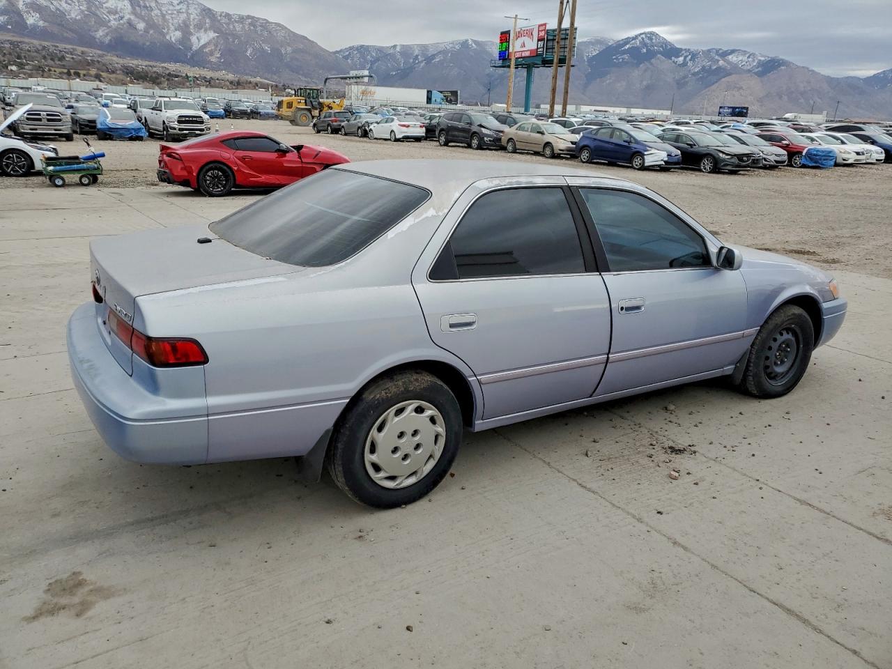 1998 Toyota Camry Ce Silver vin: JT2BG22K7W0109619
