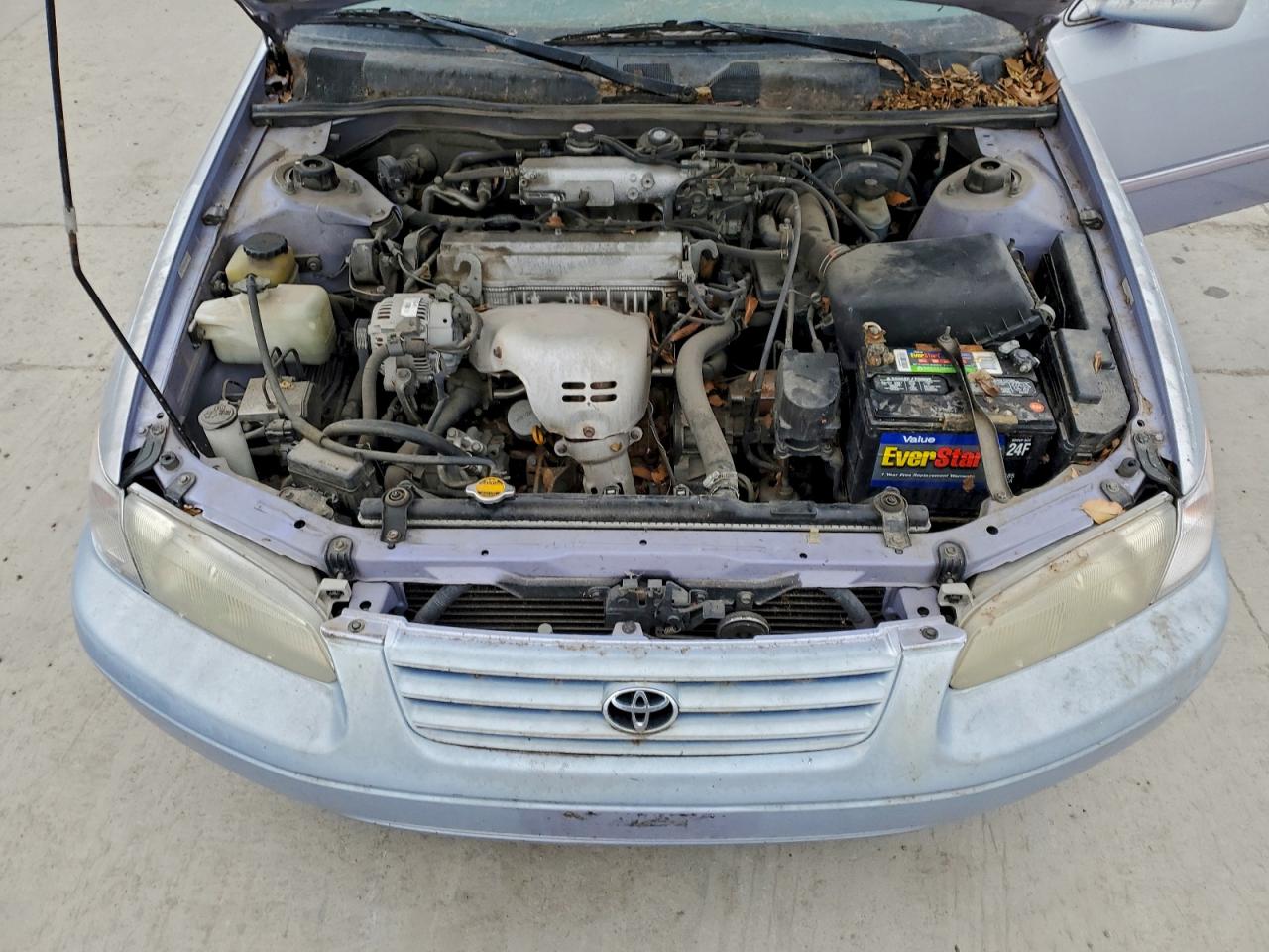 1998 Toyota Camry Ce Silver vin: JT2BG22K7W0109619