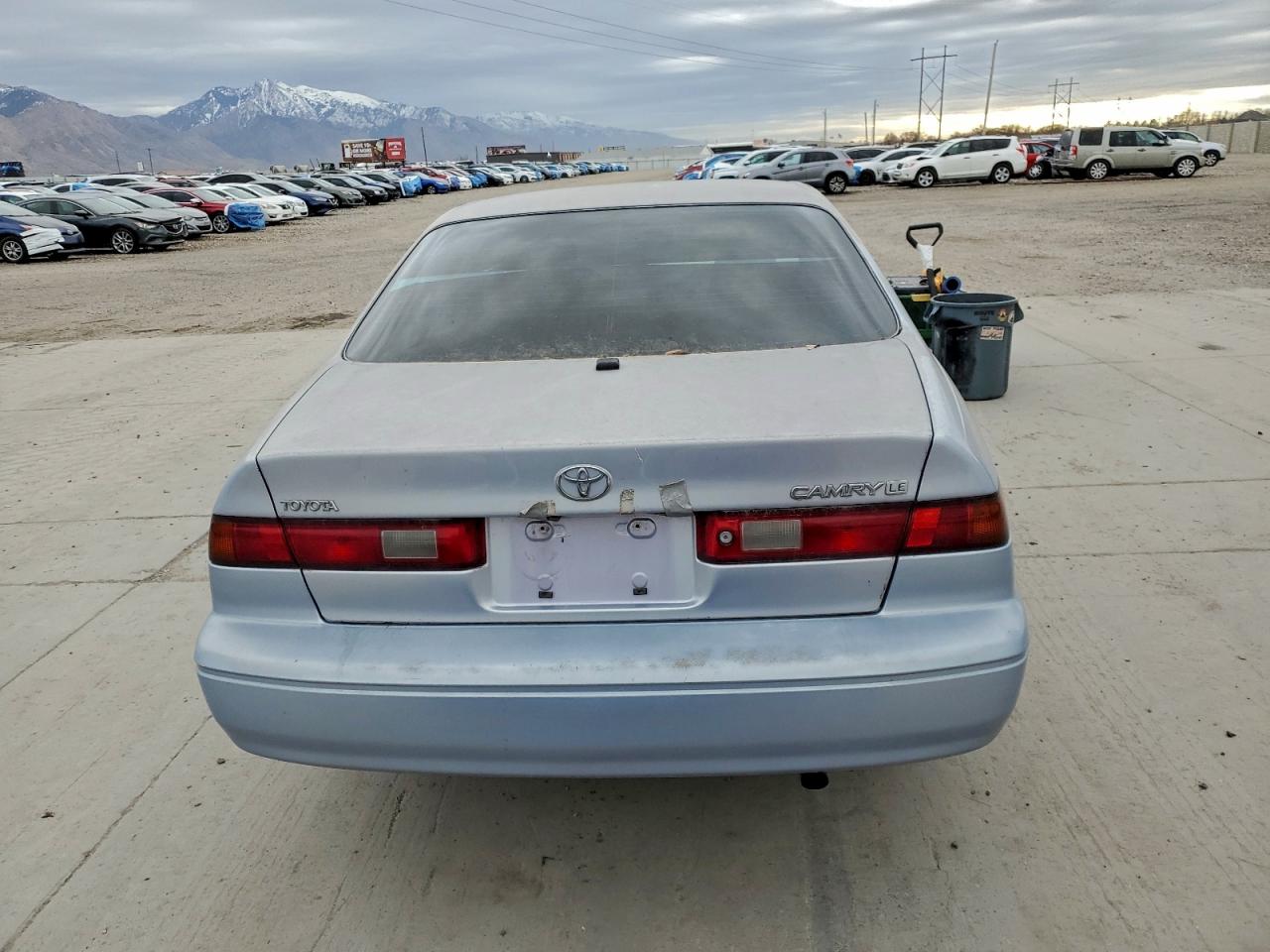 1998 Toyota Camry Ce Silver vin: JT2BG22K7W0109619