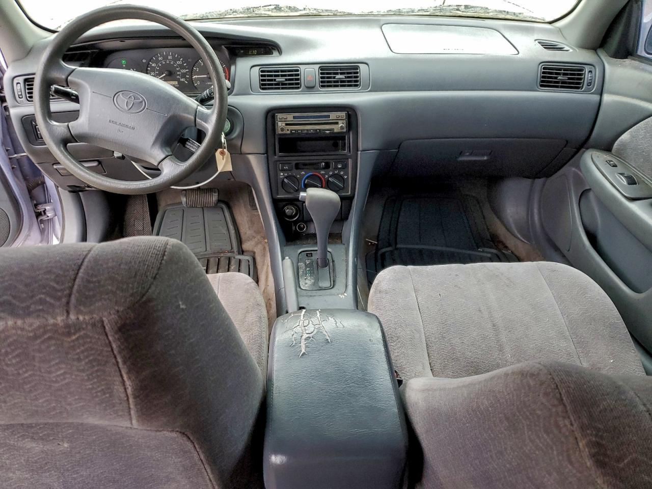 1998 Toyota Camry Ce Silver vin: JT2BG22K7W0109619