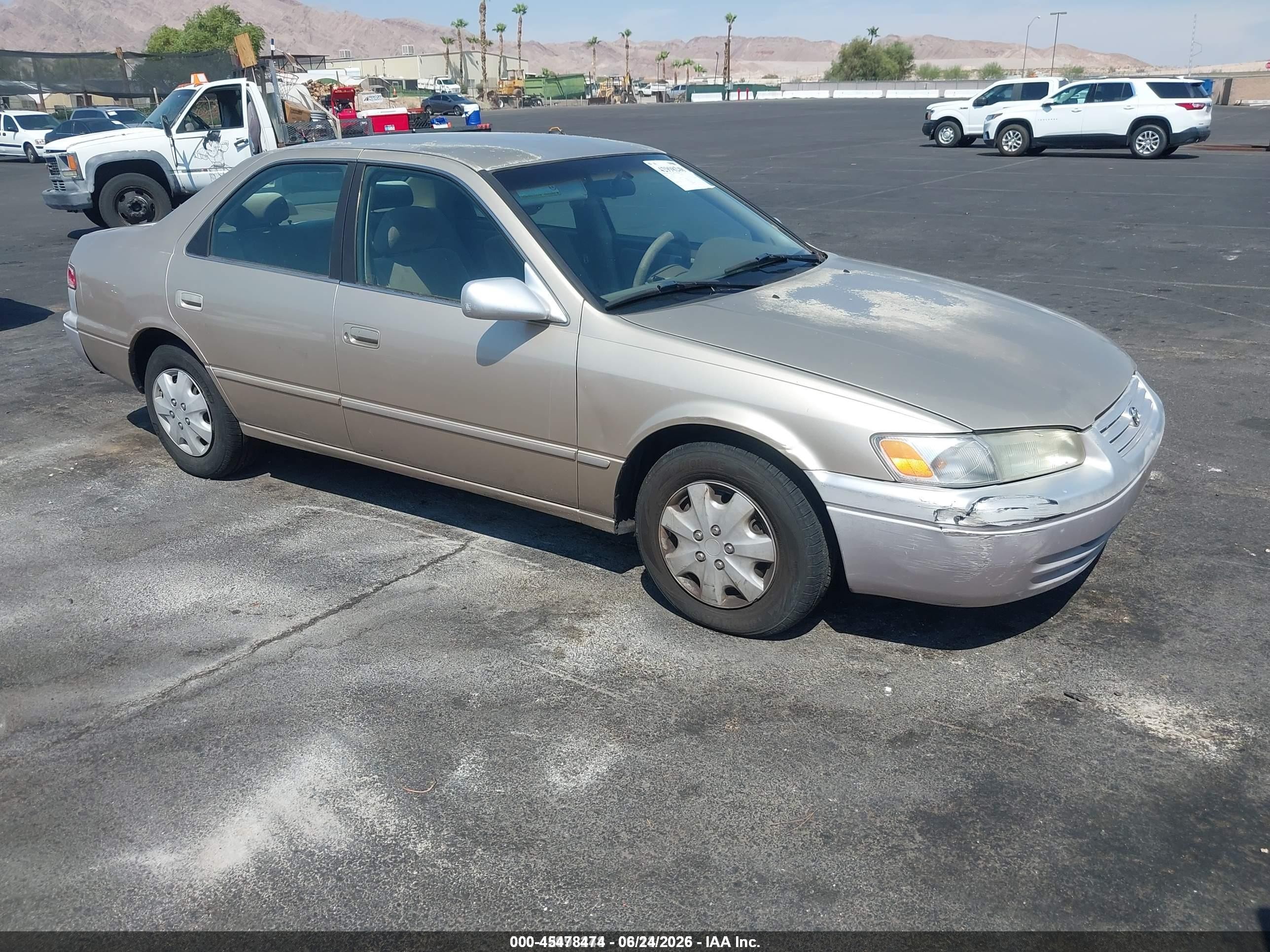 1998 Toyota Camry Le Gold vin: JT2BG22K7W0123732