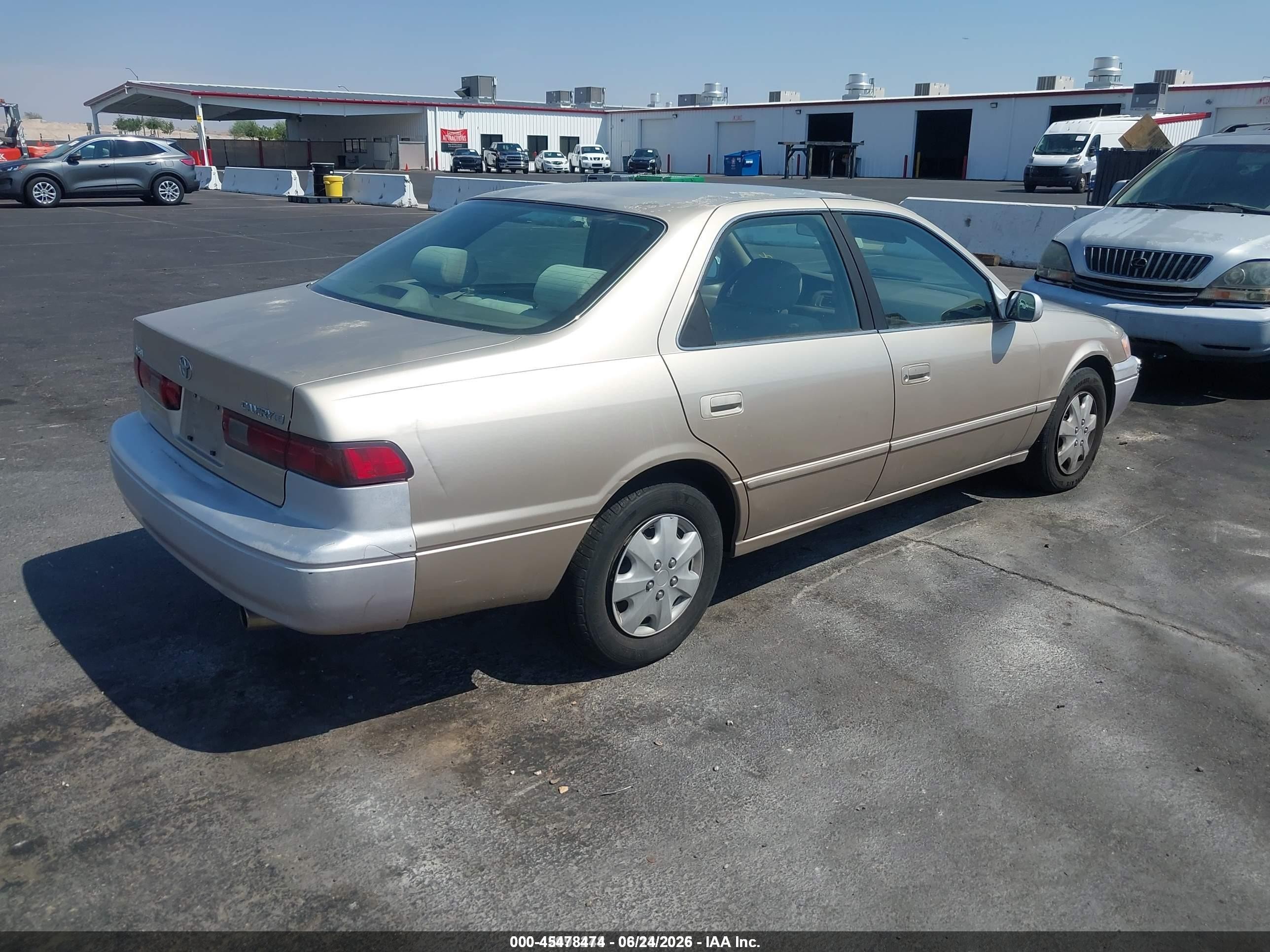 1998 Toyota Camry Le Gold vin: JT2BG22K7W0123732