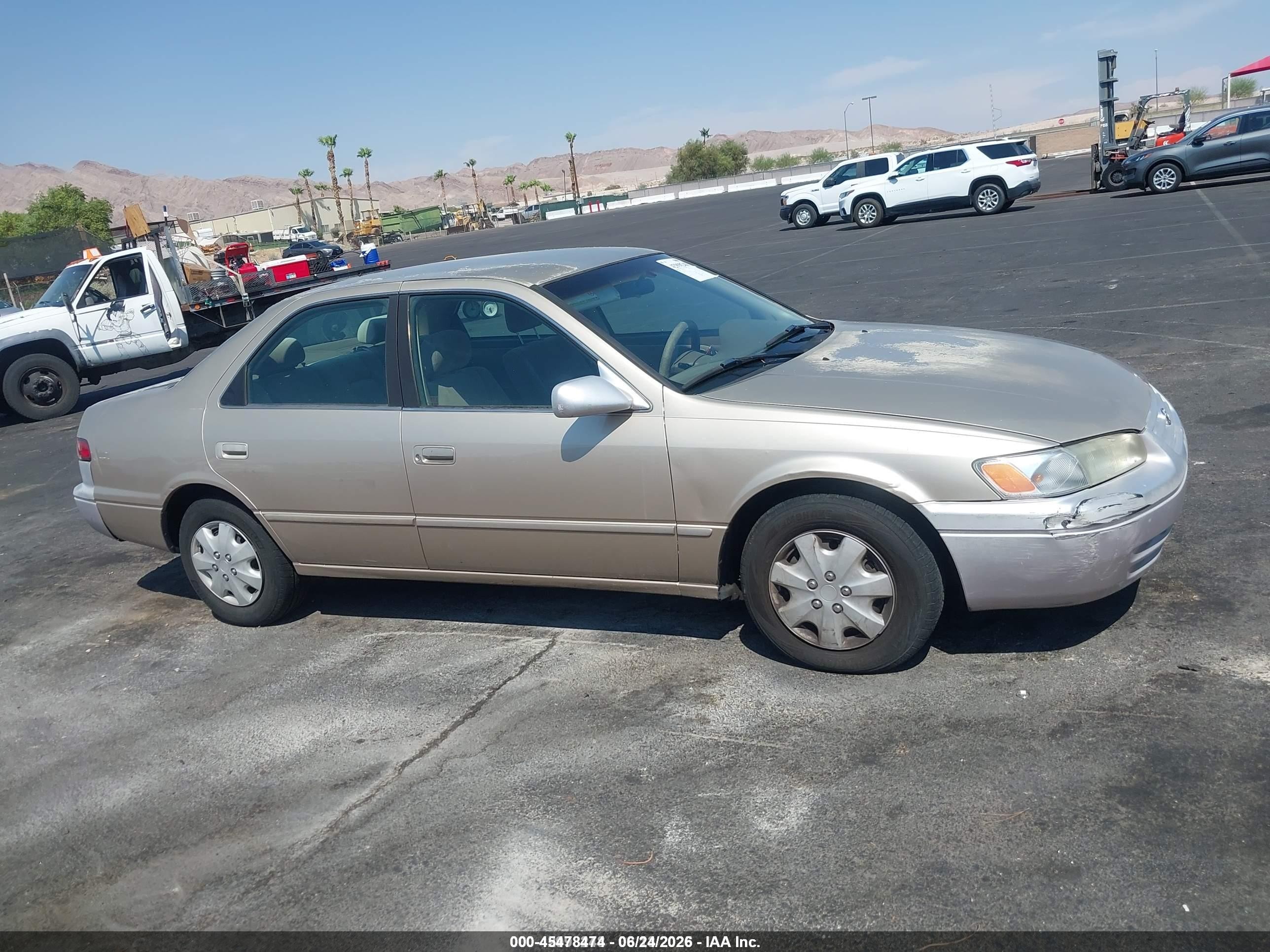 1998 Toyota Camry Le Gold vin: JT2BG22K7W0123732