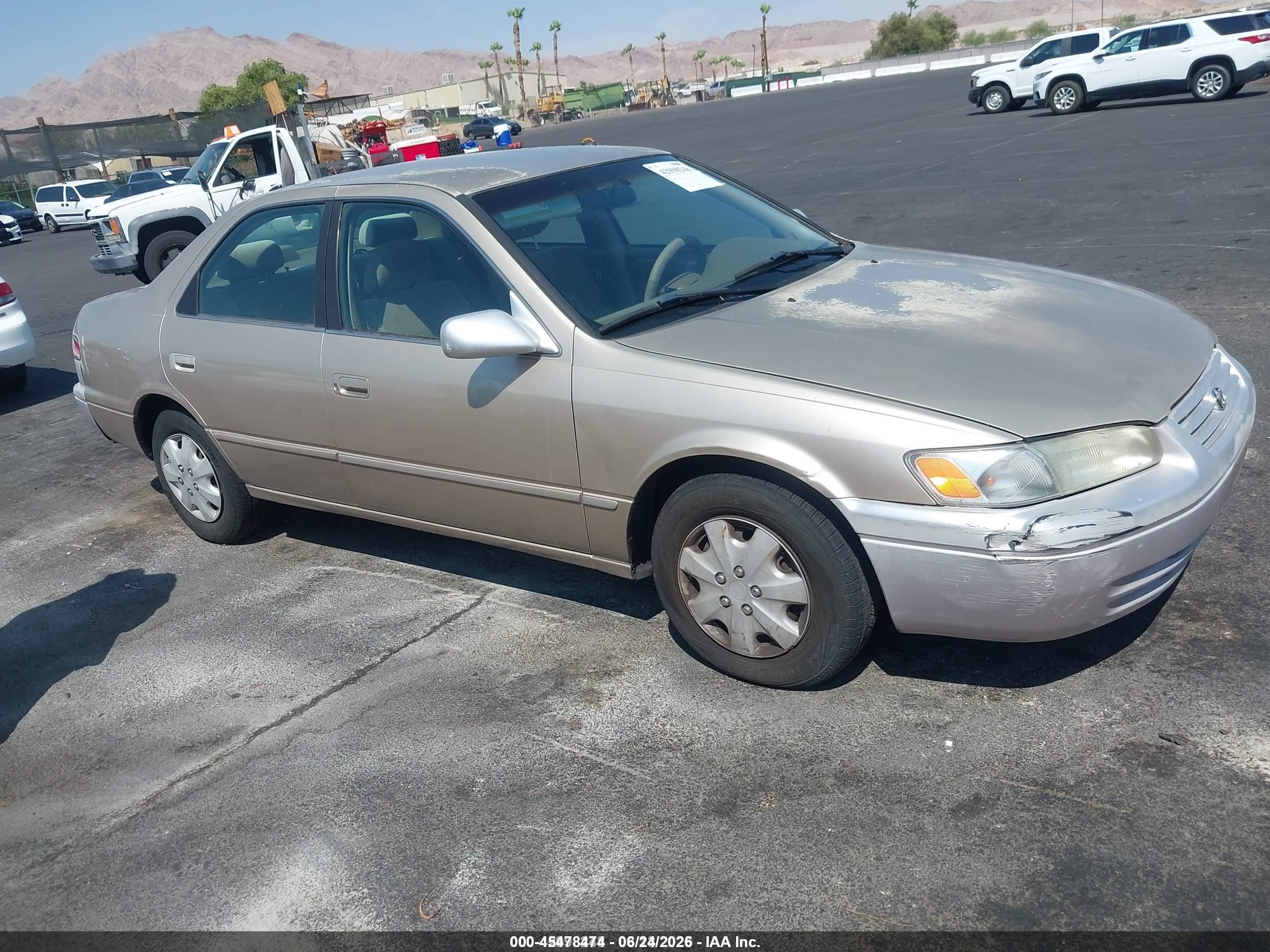 1998 Toyota Camry Le Gold vin: JT2BG22K7W0123732