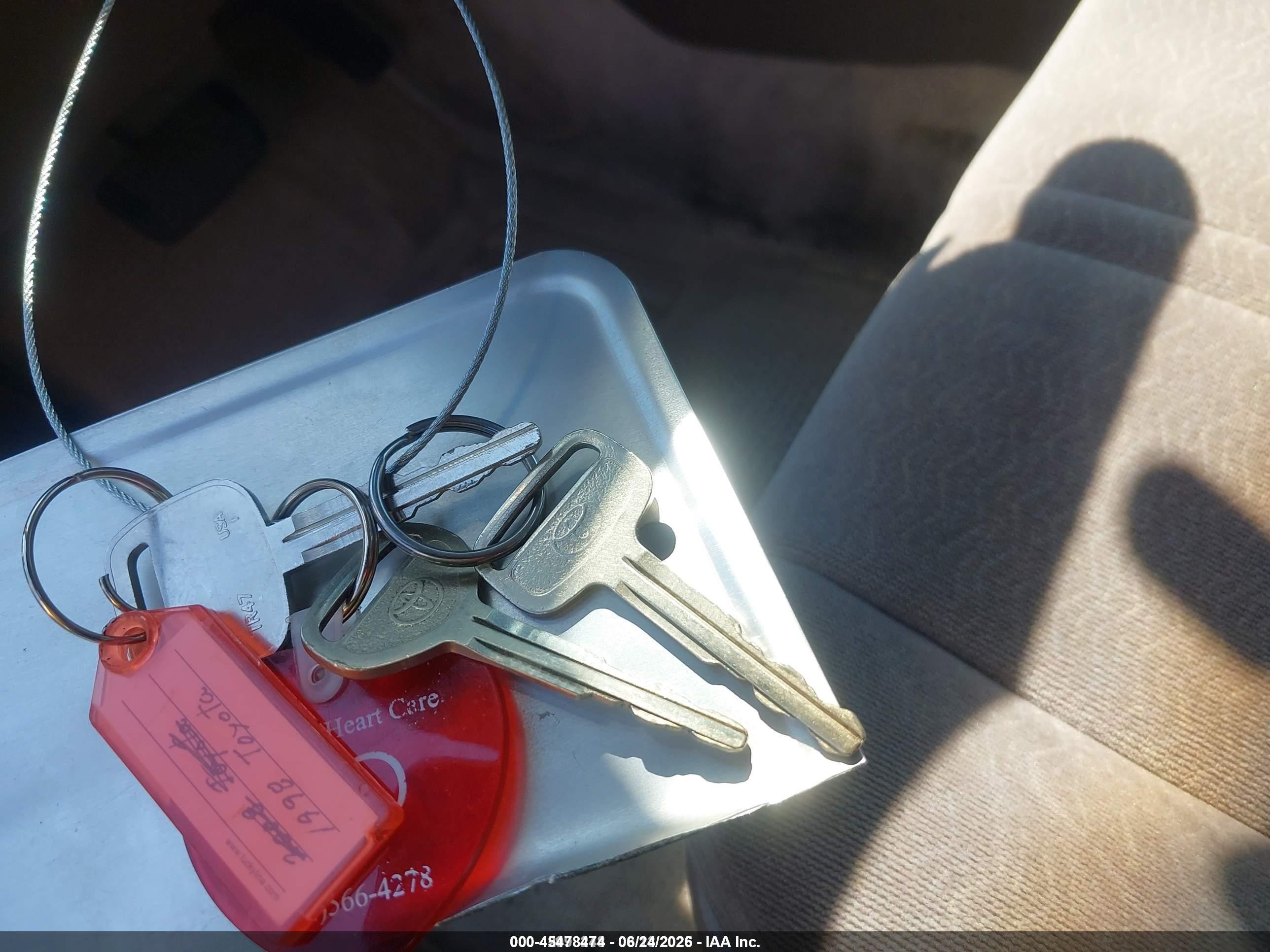 1998 Toyota Camry Le Gold vin: JT2BG22K7W0123732