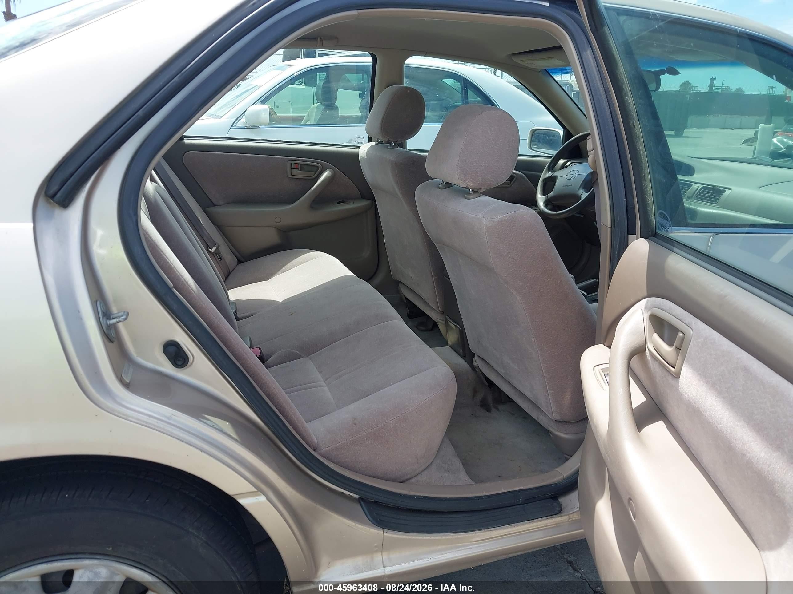 1998 Toyota Camry Le Gold vin: JT2BG22K7W0162613