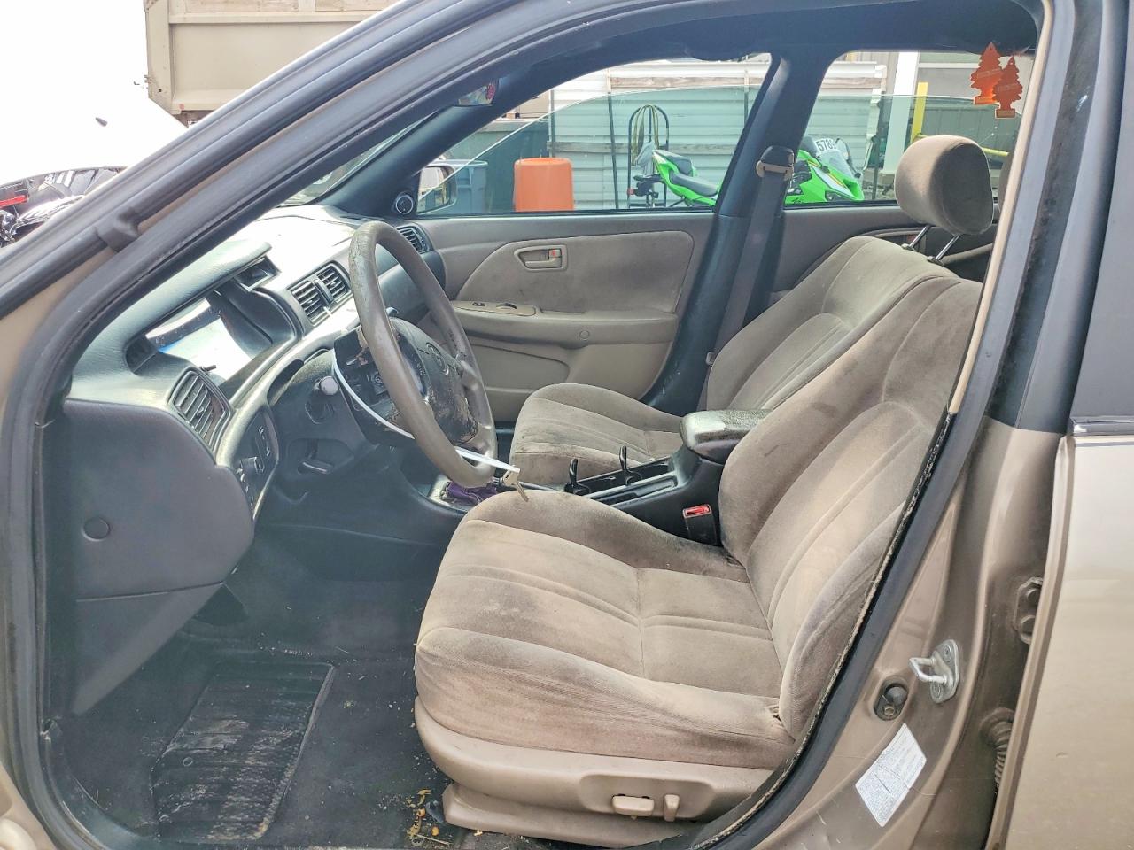1999 Toyota Camry Le Золотой vin: JT2BG22K7X0371870