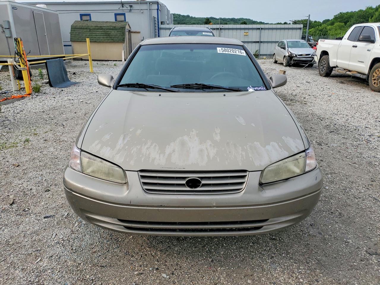 1999 Toyota Camry Le Золотой vin: JT2BG22K7X0371870