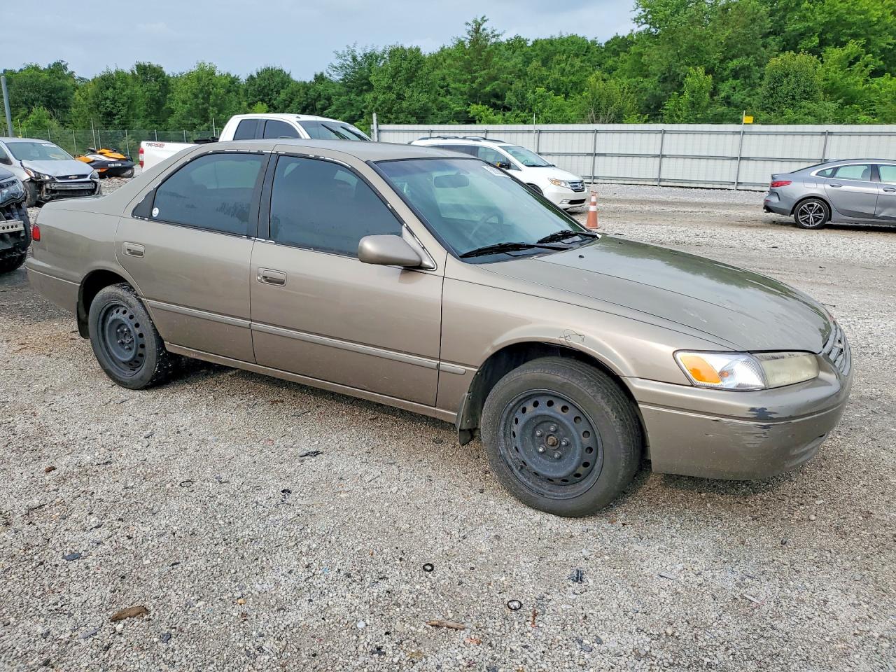 1999 Toyota Camry Le Золотой vin: JT2BG22K7X0371870