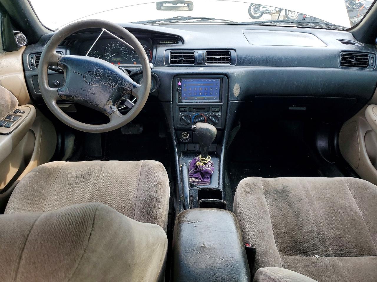 1999 Toyota Camry Le Золотой vin: JT2BG22K7X0371870