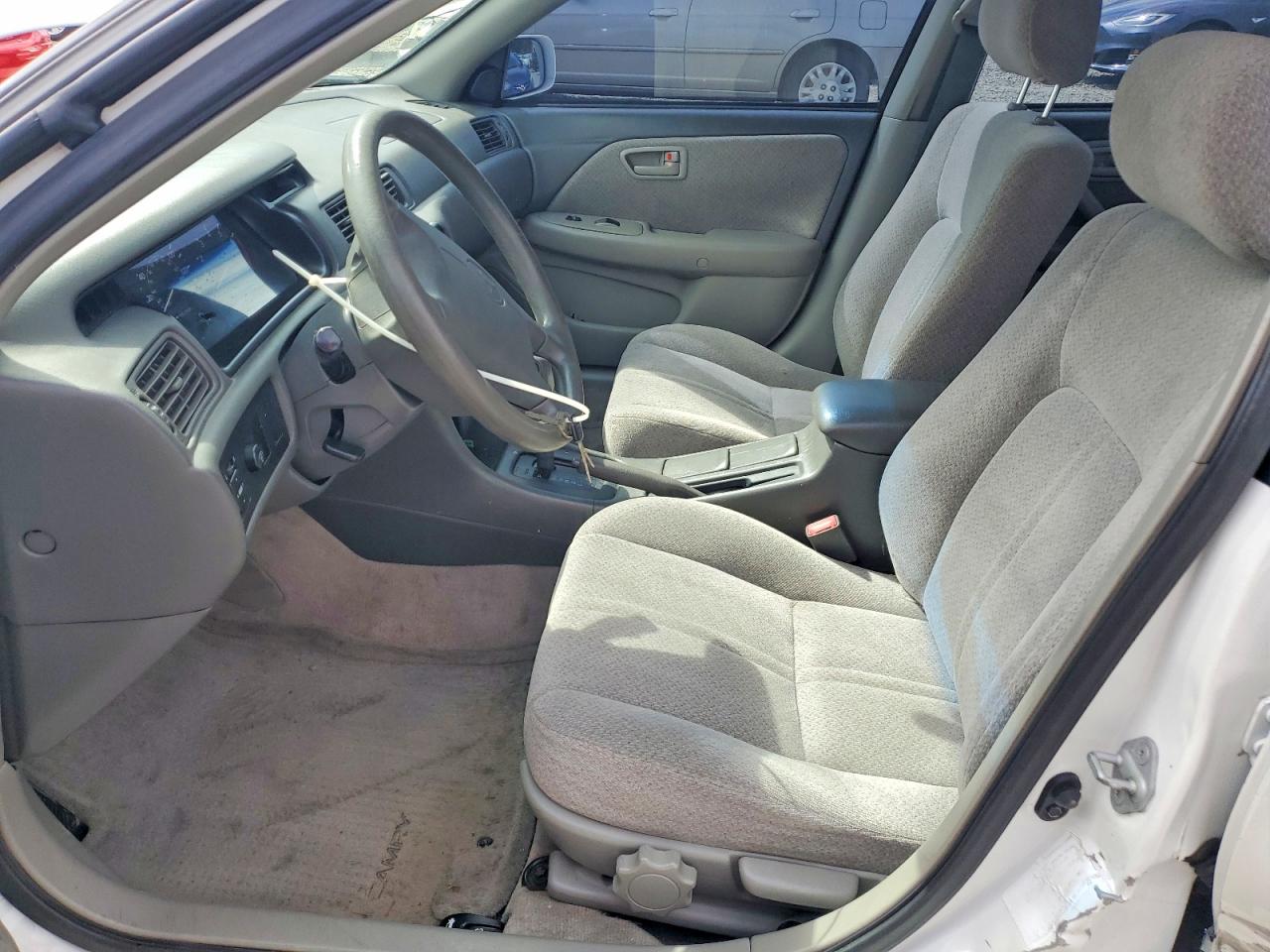 2000 Toyota Camry Le White vin: JT2BG22K7Y0397158