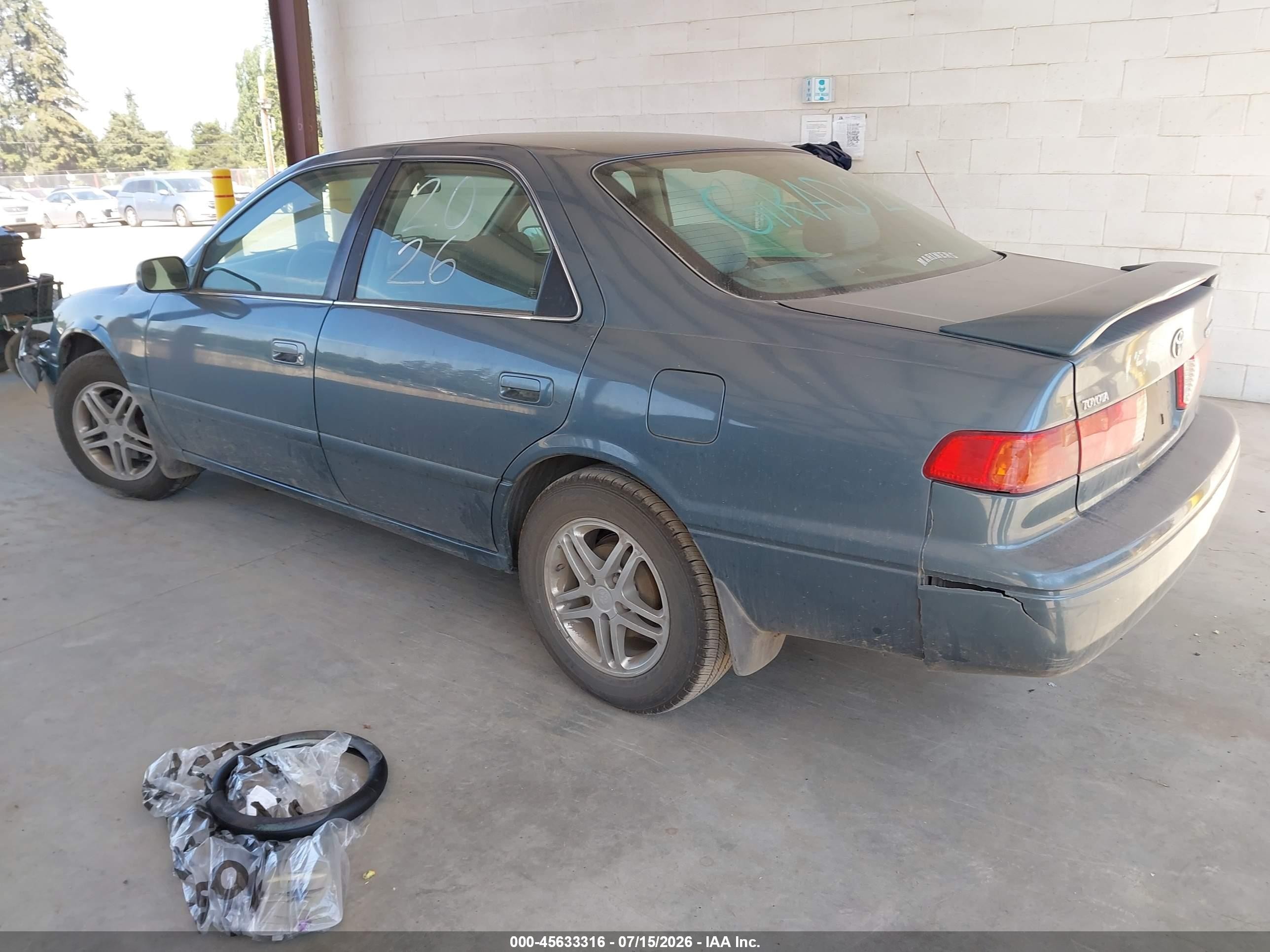 2000 Toyota Camry Le Green vin: JT2BG22K7Y0409048