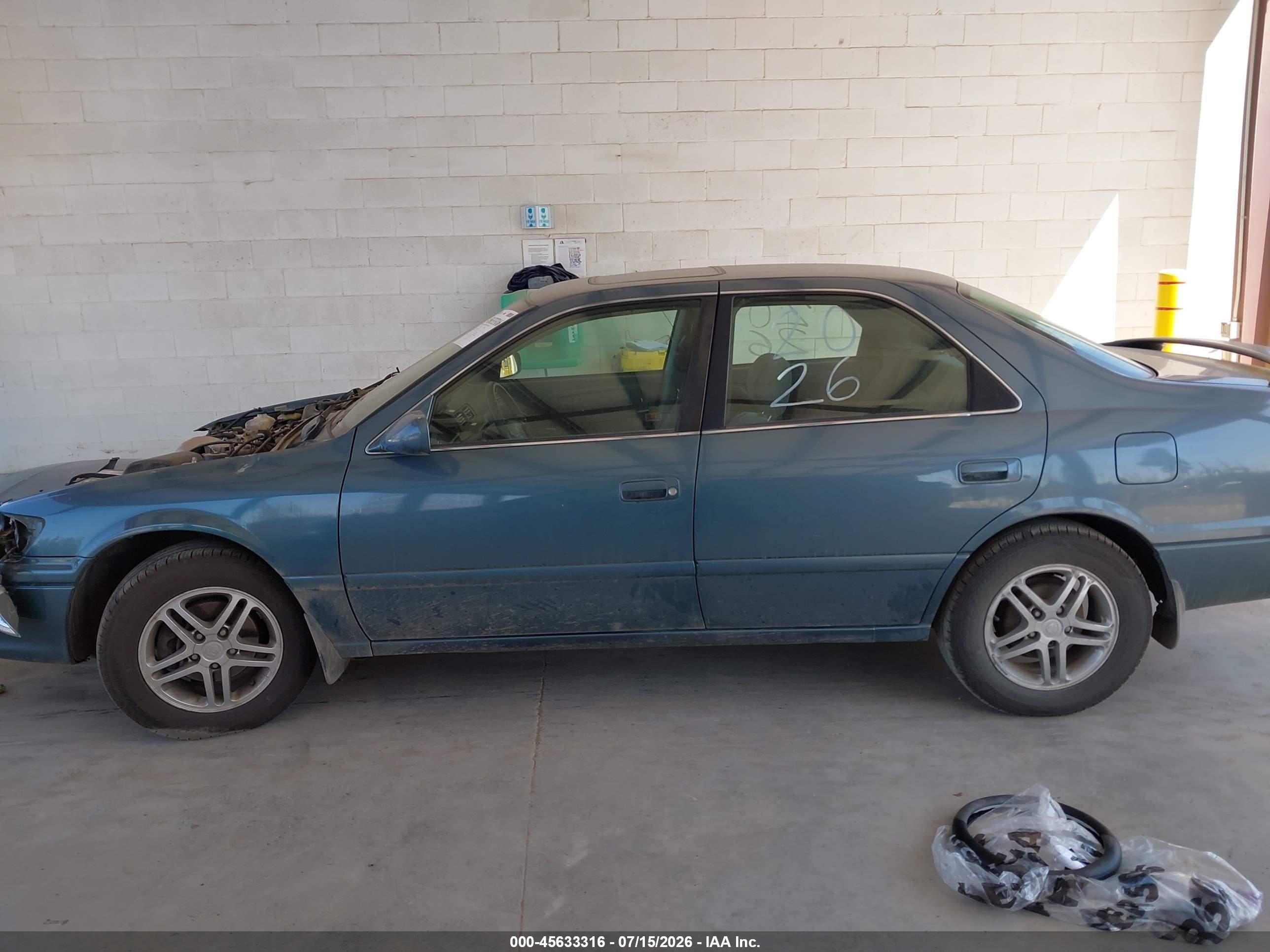 2000 Toyota Camry Le Green vin: JT2BG22K7Y0409048