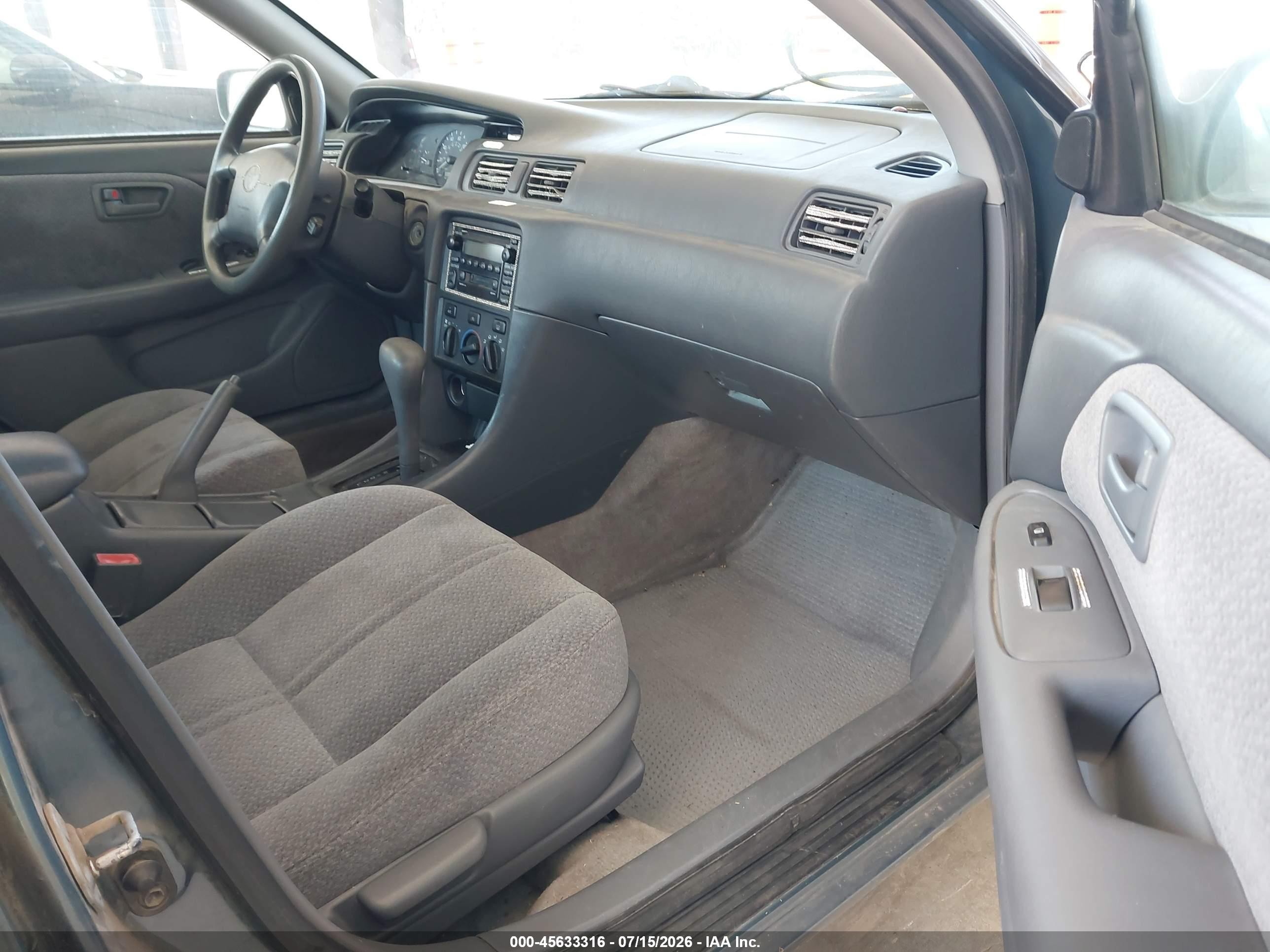 2000 Toyota Camry Le Green vin: JT2BG22K7Y0409048
