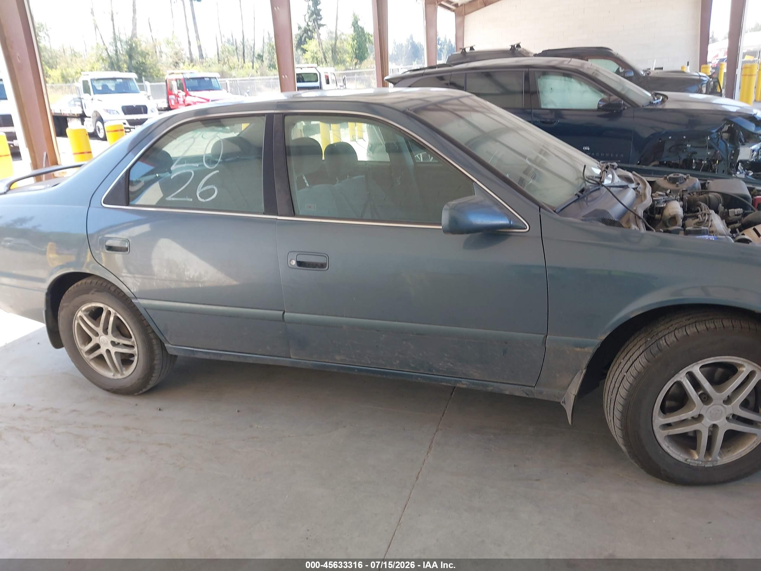 2000 Toyota Camry Le Green vin: JT2BG22K7Y0409048