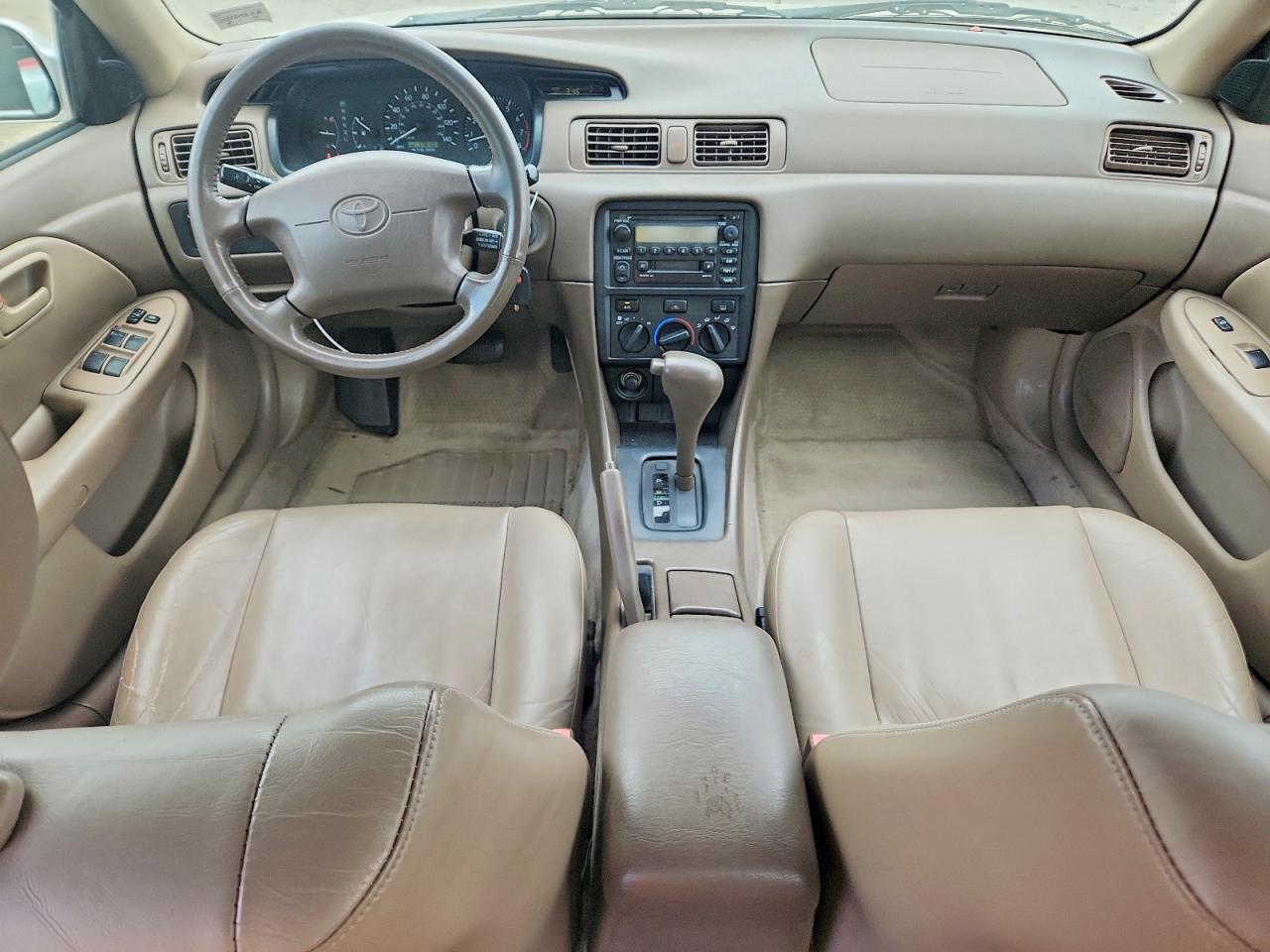 2000 Toyota Camry Le Tan vin: JT2BG22K7Y0419630