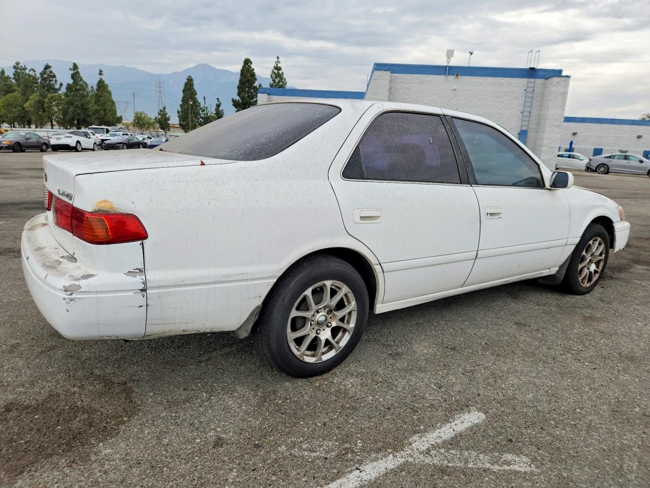 2000 Toyota Camry Le Белый vin: JT2BG22K7Y0424794