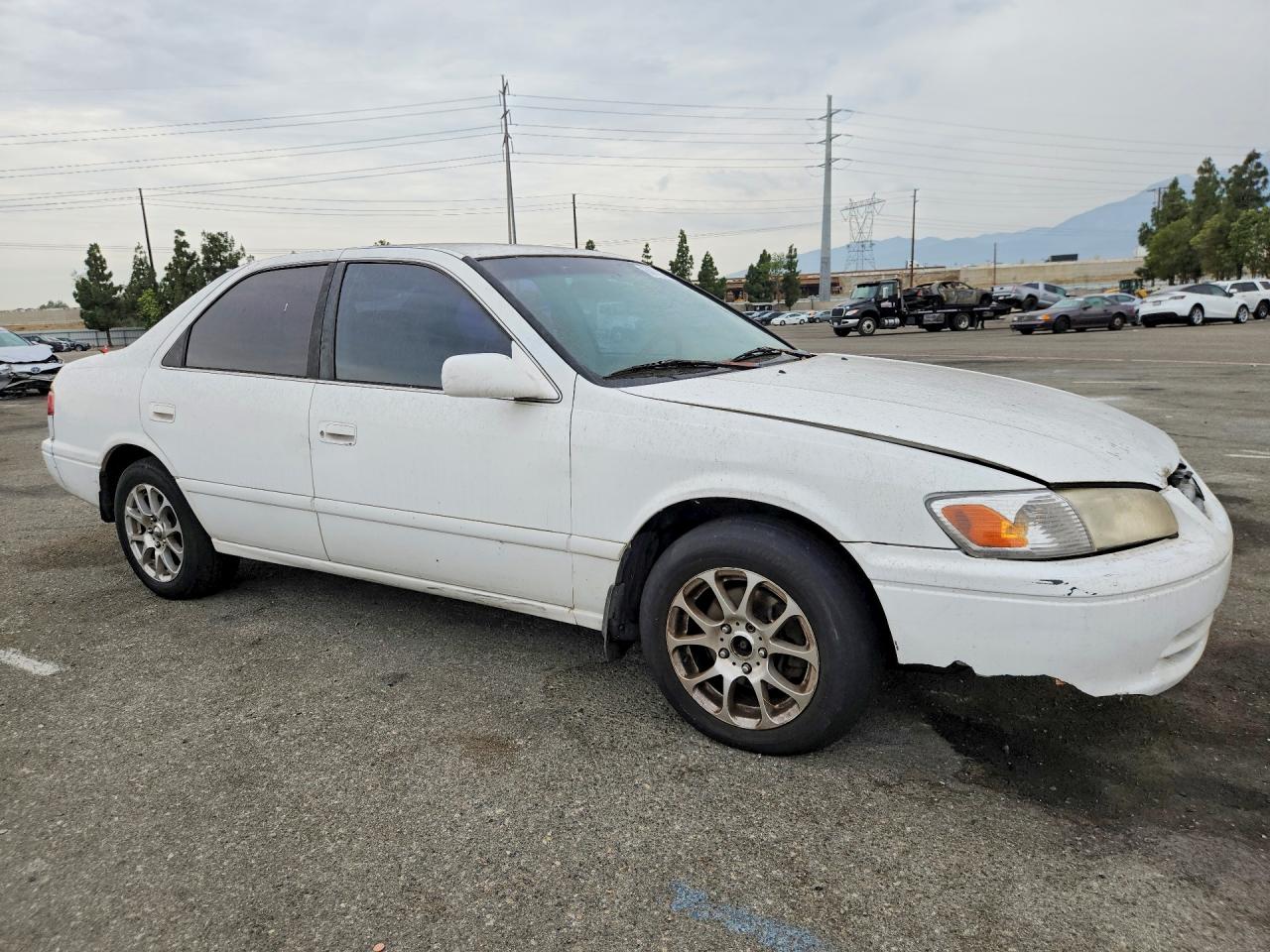 2000 Toyota Camry Le Белый vin: JT2BG22K7Y0424794