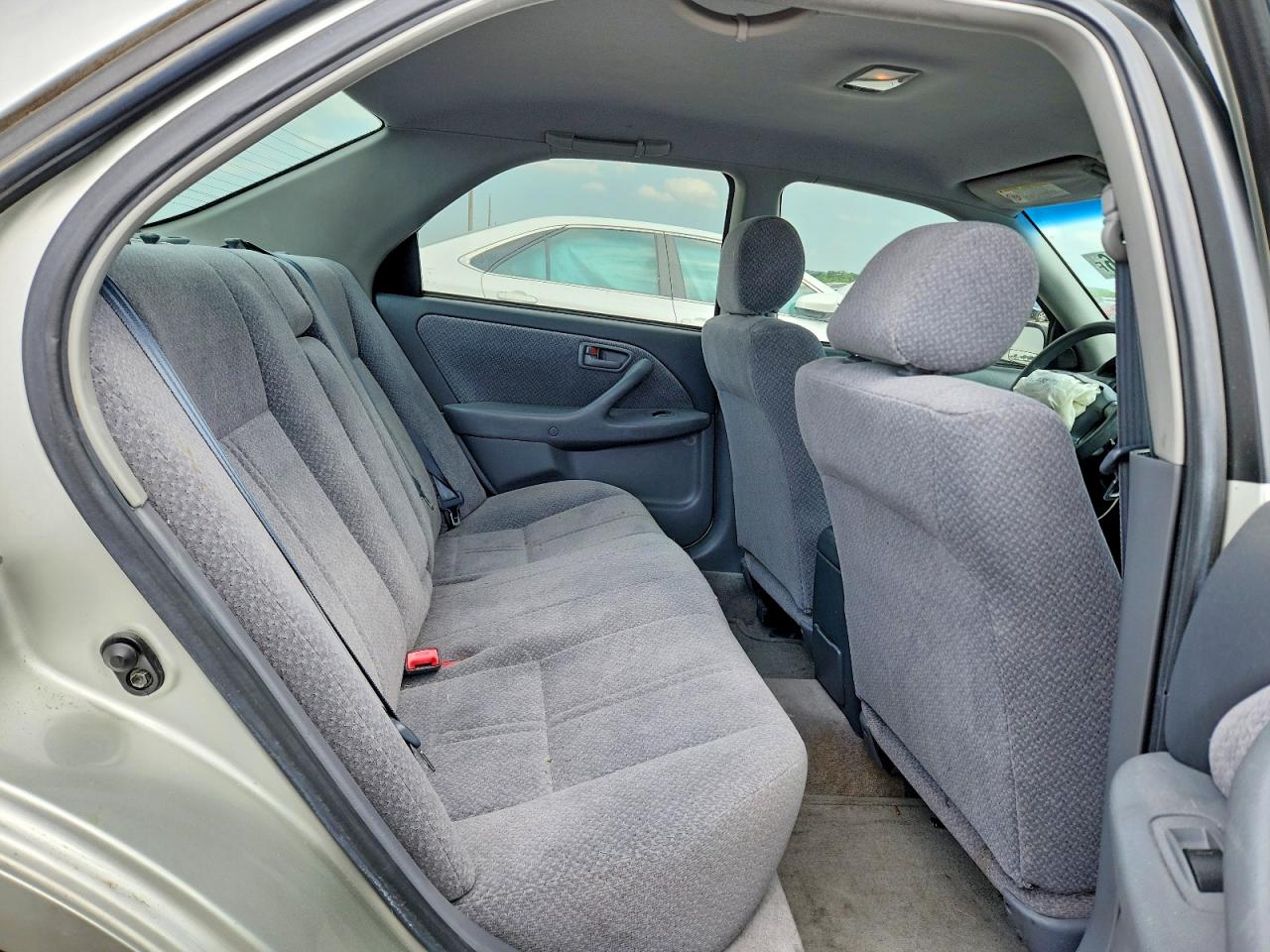 2000 Toyota Camry Le Silver vin: JT2BG22K7Y0431941