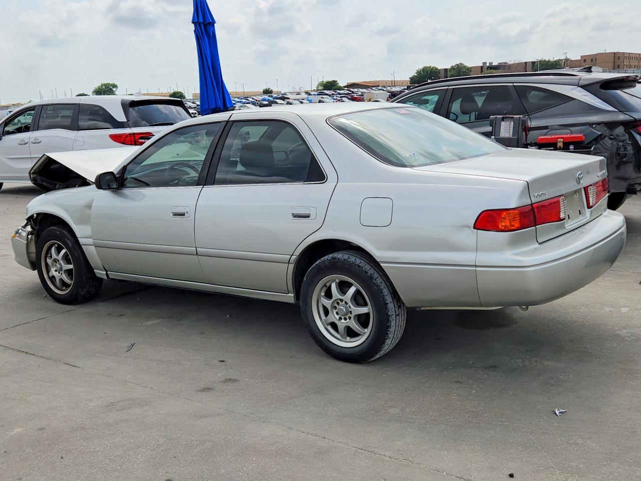 2000 Toyota Camry Le Silver vin: JT2BG22K7Y0431941