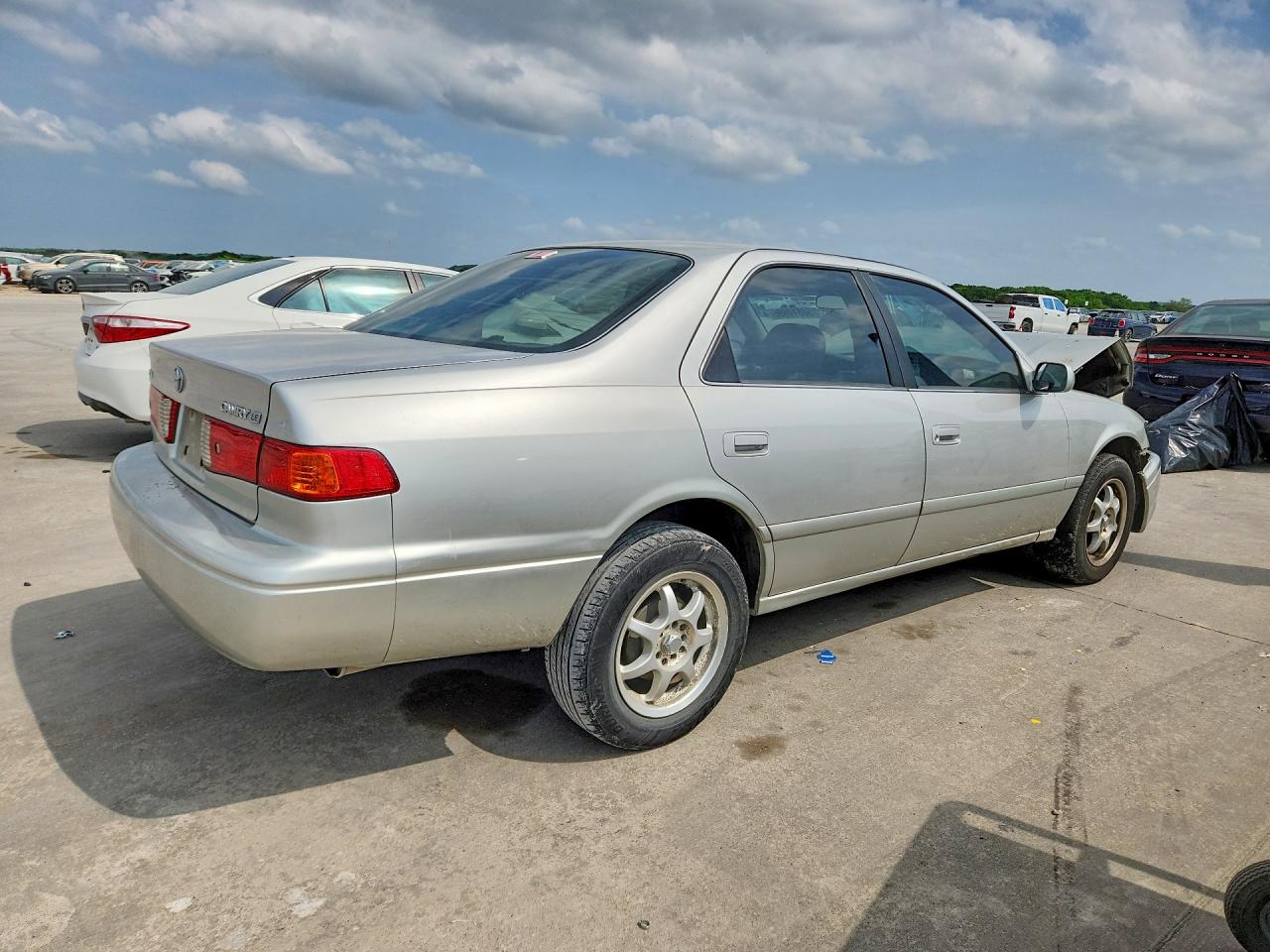 2000 Toyota Camry Le Silver vin: JT2BG22K7Y0431941