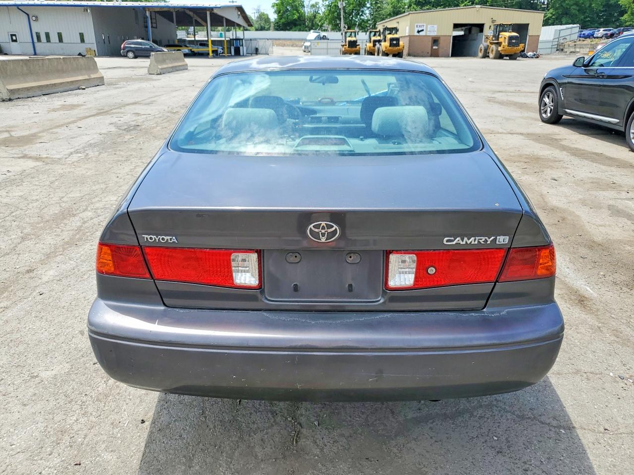 2000 Toyota Camry Le Charcoal vin: JT2BG22K7Y0442762