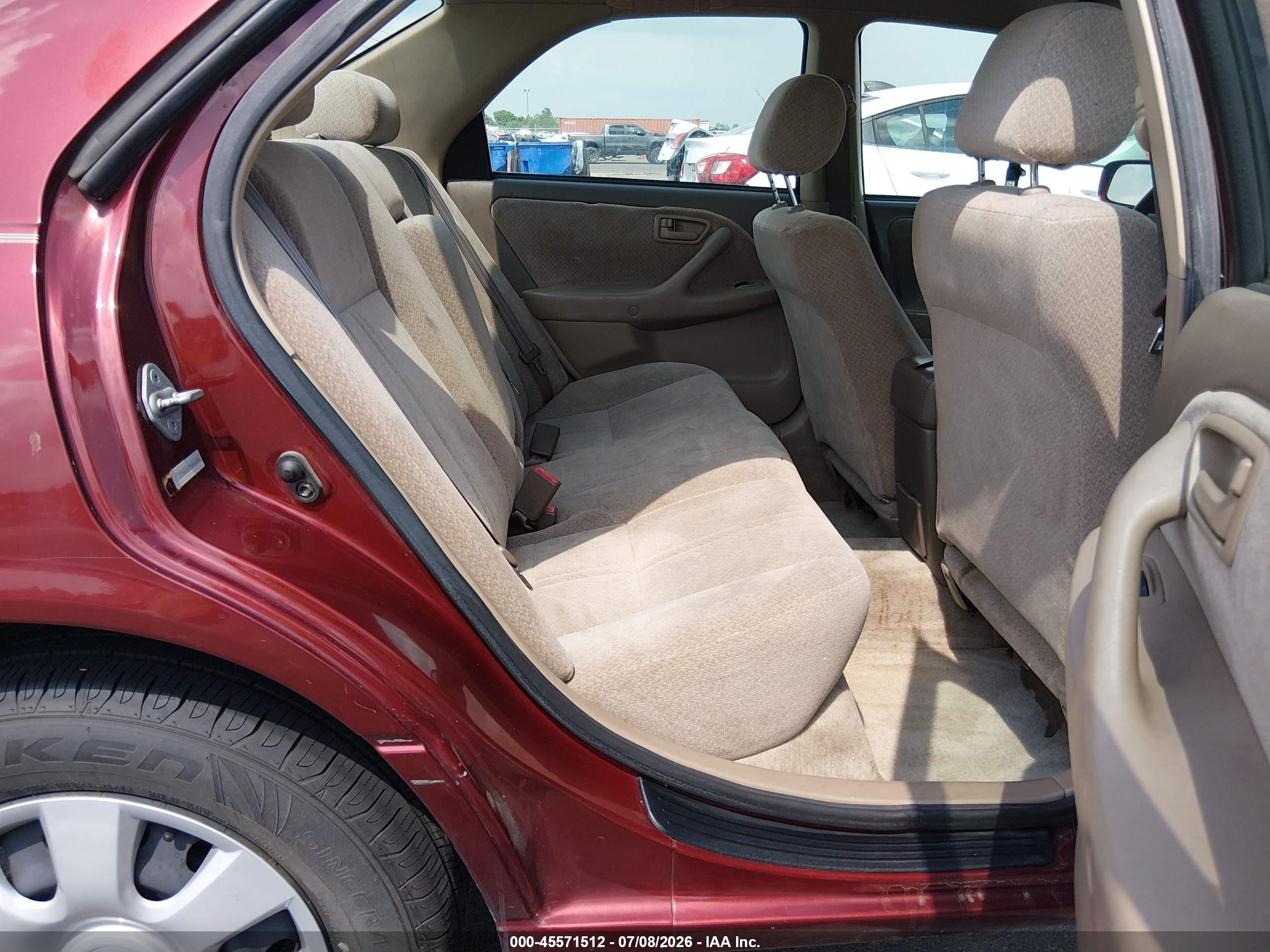 2000 Toyota Camry Le Red vin: JT2BG22K7Y0444382