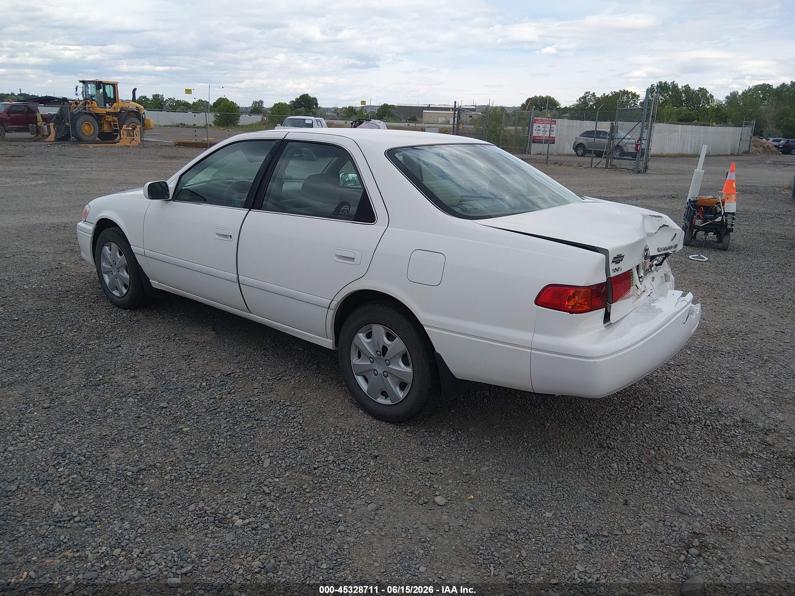 2000 Toyota Camry Le White vin: JT2BG22K7Y0452241
