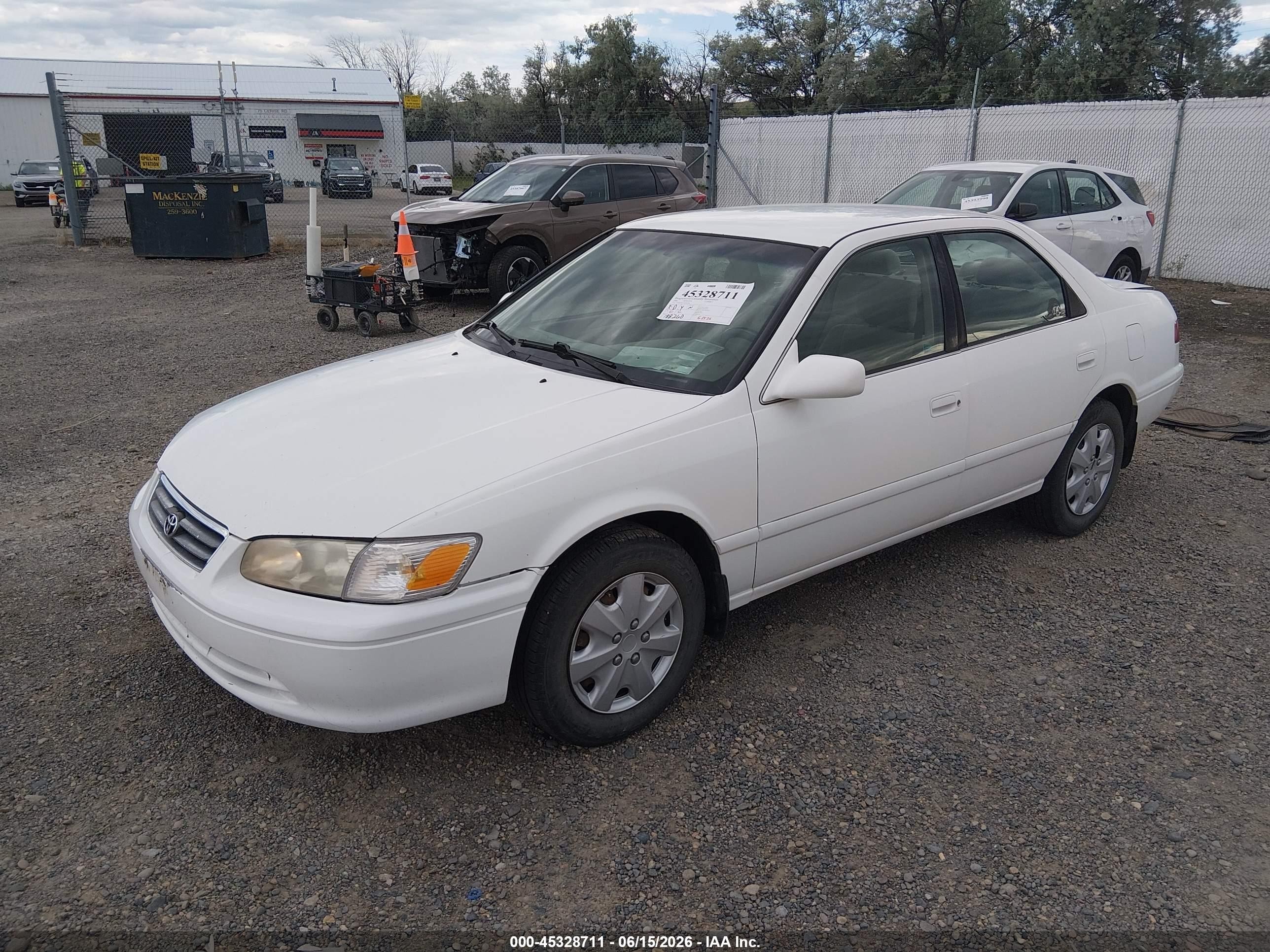 2000 Toyota Camry Le White vin: JT2BG22K7Y0452241