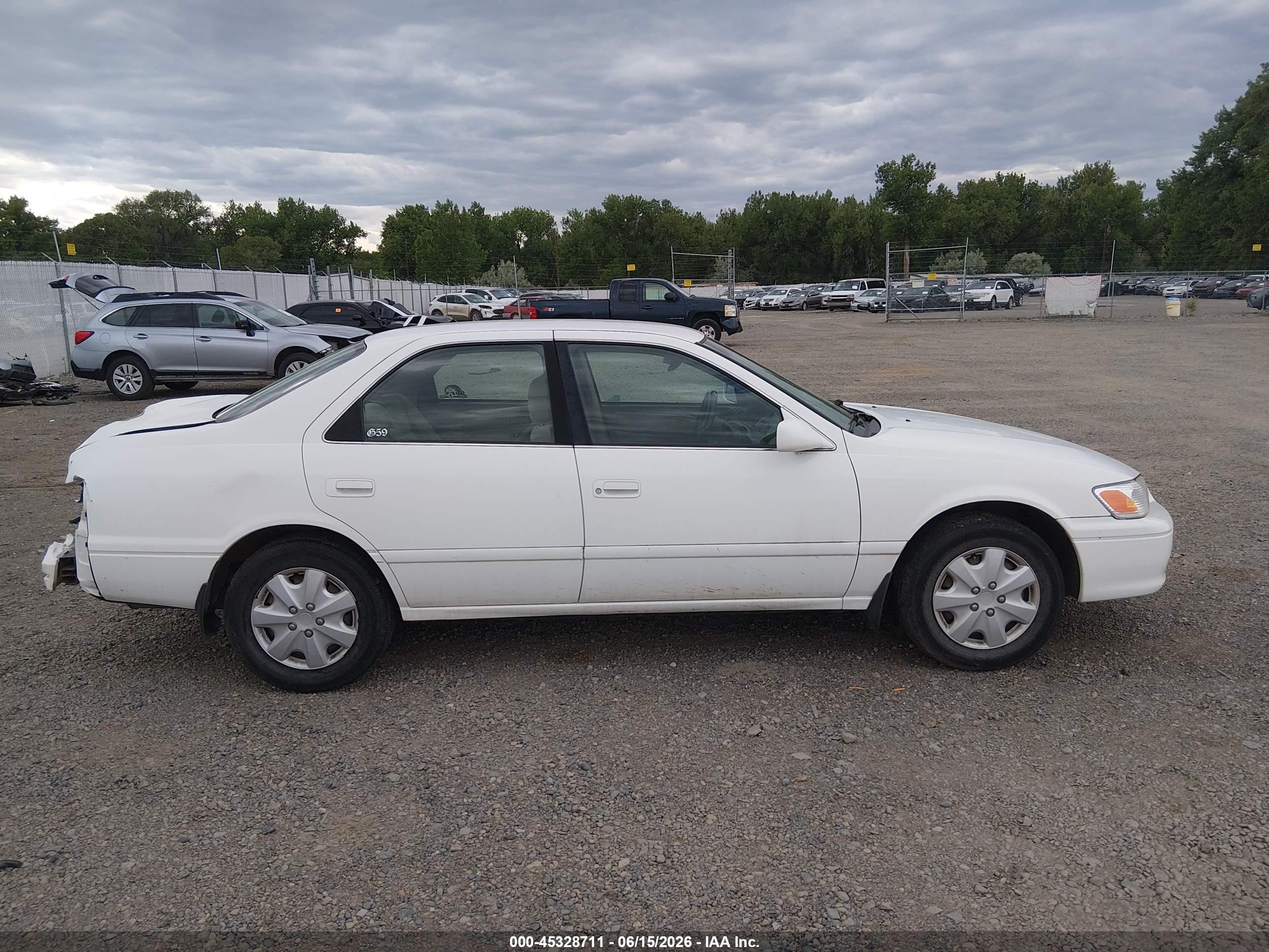 2000 Toyota Camry Le White vin: JT2BG22K7Y0452241