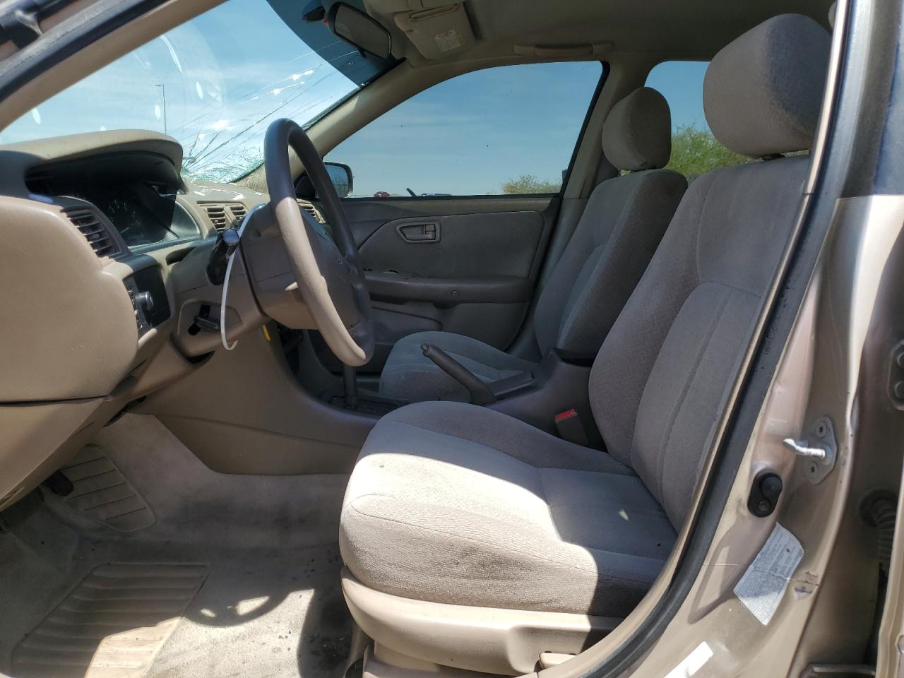 2000 Toyota Camry Le Gold vin: JT2BG22K7Y0476345