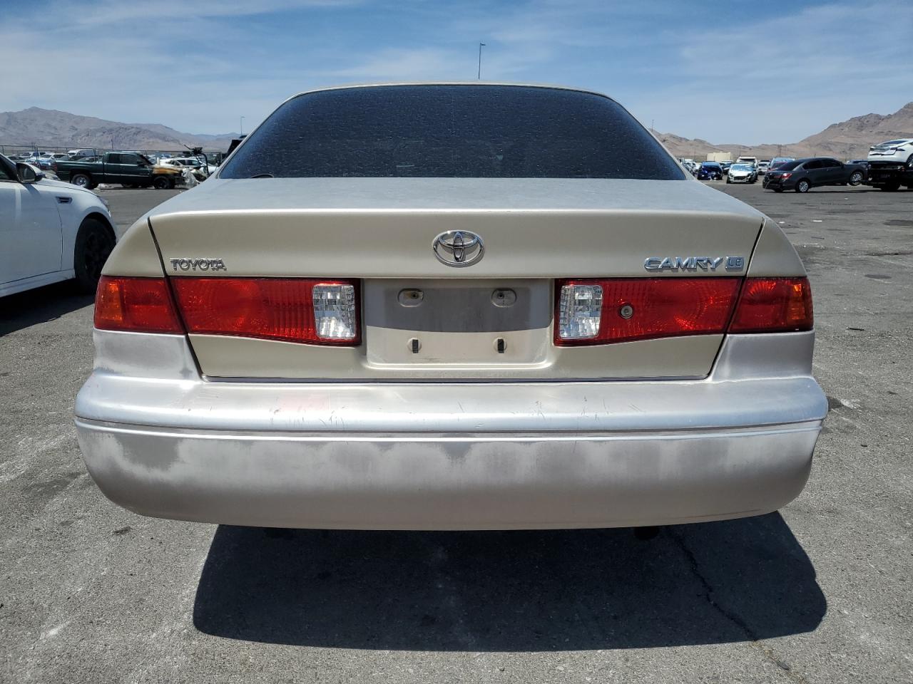 2000 Toyota Camry Le Gold vin: JT2BG22K7Y0476345