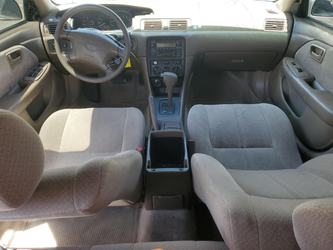 2000 Toyota Camry Le Gold vin: JT2BG22K7Y0476345