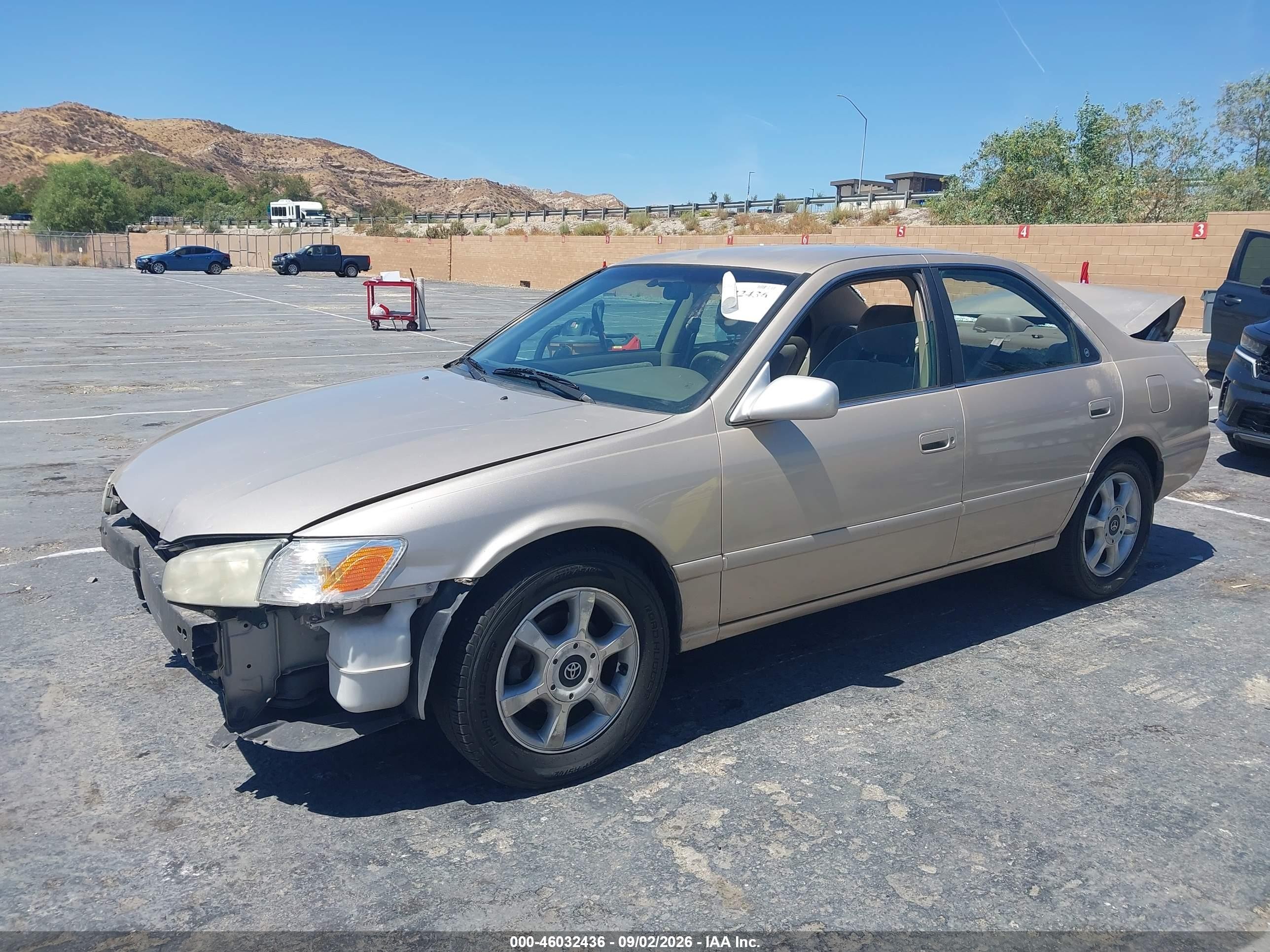 2000 Toyota Camry Le Champagne vin: JT2BG22K7Y0499463