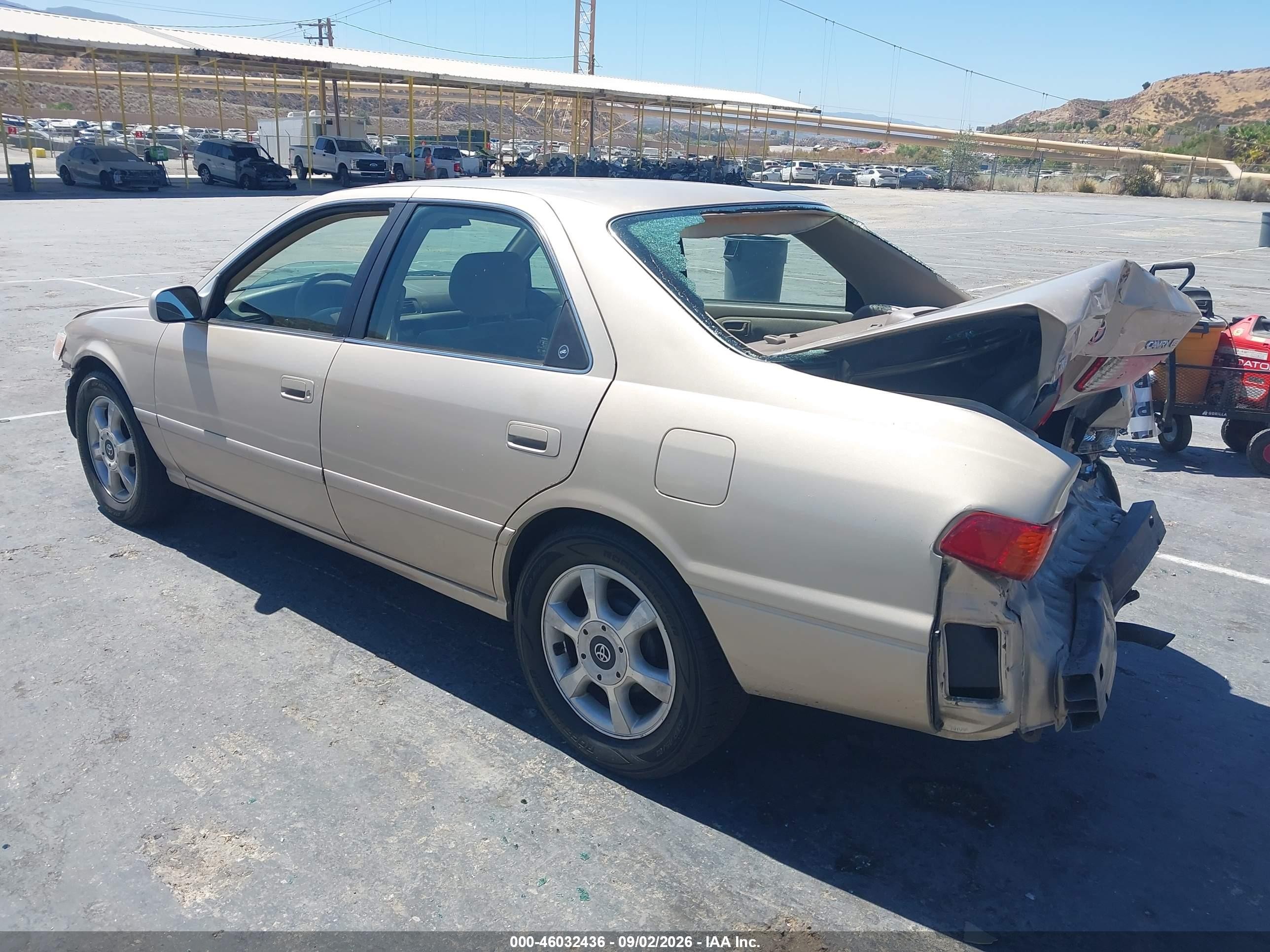 2000 Toyota Camry Le Champagne vin: JT2BG22K7Y0499463