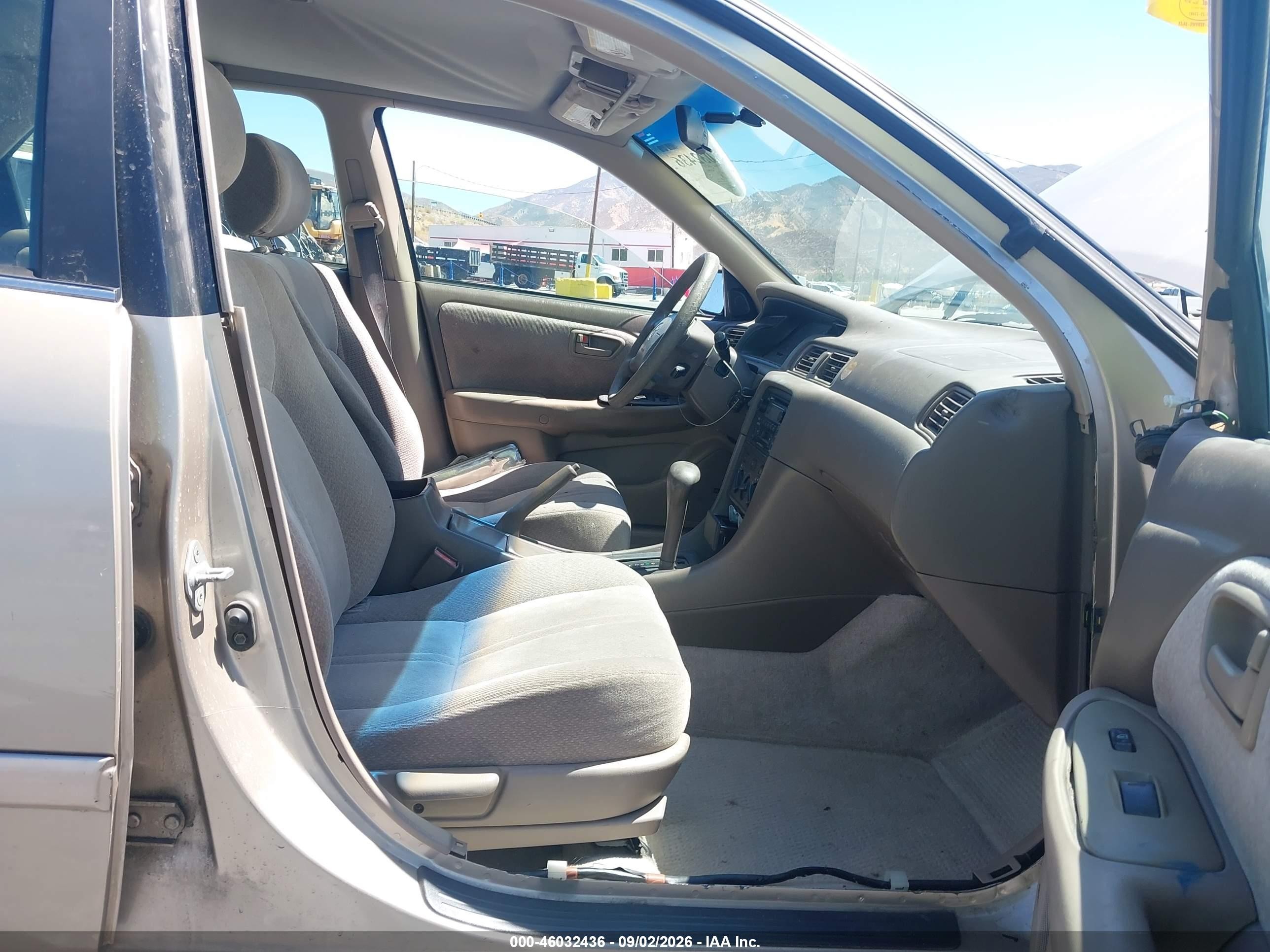 2000 Toyota Camry Le Champagne vin: JT2BG22K7Y0499463