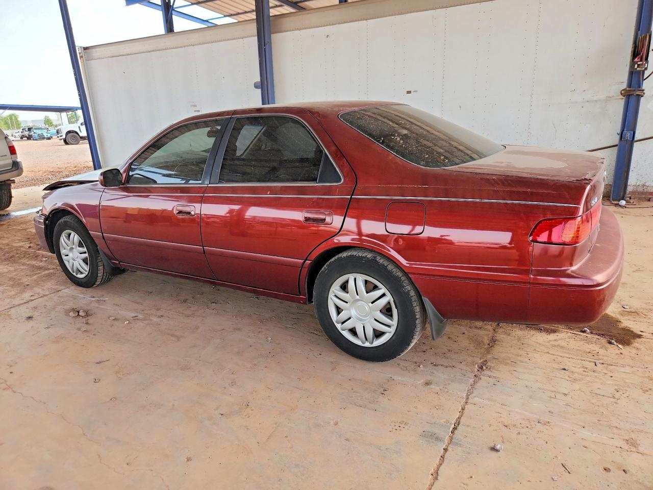 2000 Toyota Camry Le Red vin: JT2BG22K7Y0507643