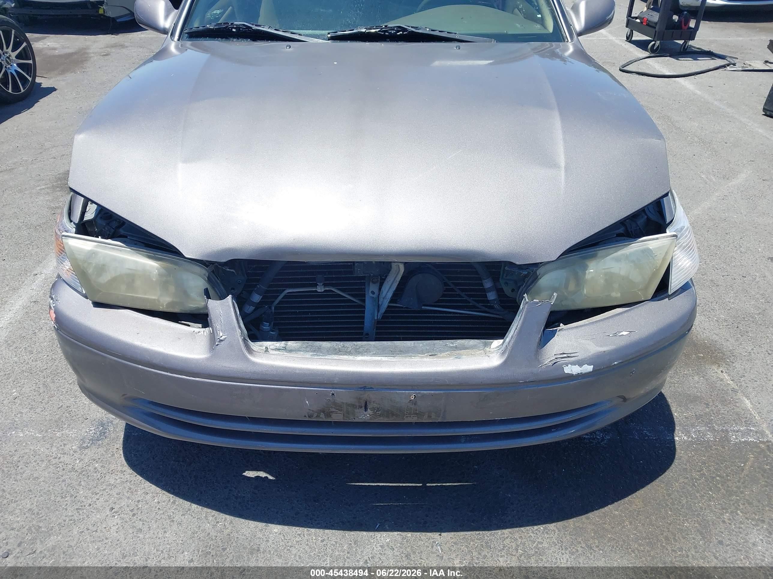 2000 Toyota Camry Le Серый vin: JT2BG22K7Y0515712