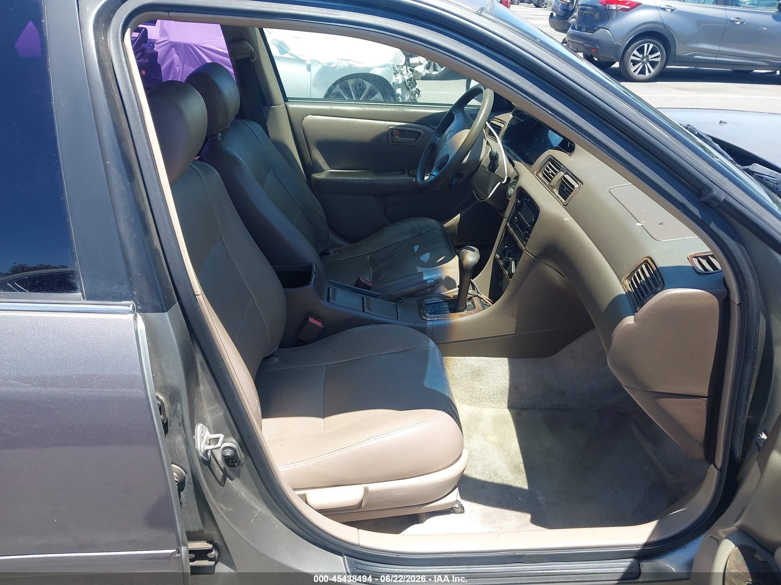 2000 Toyota Camry Le Серый vin: JT2BG22K7Y0515712