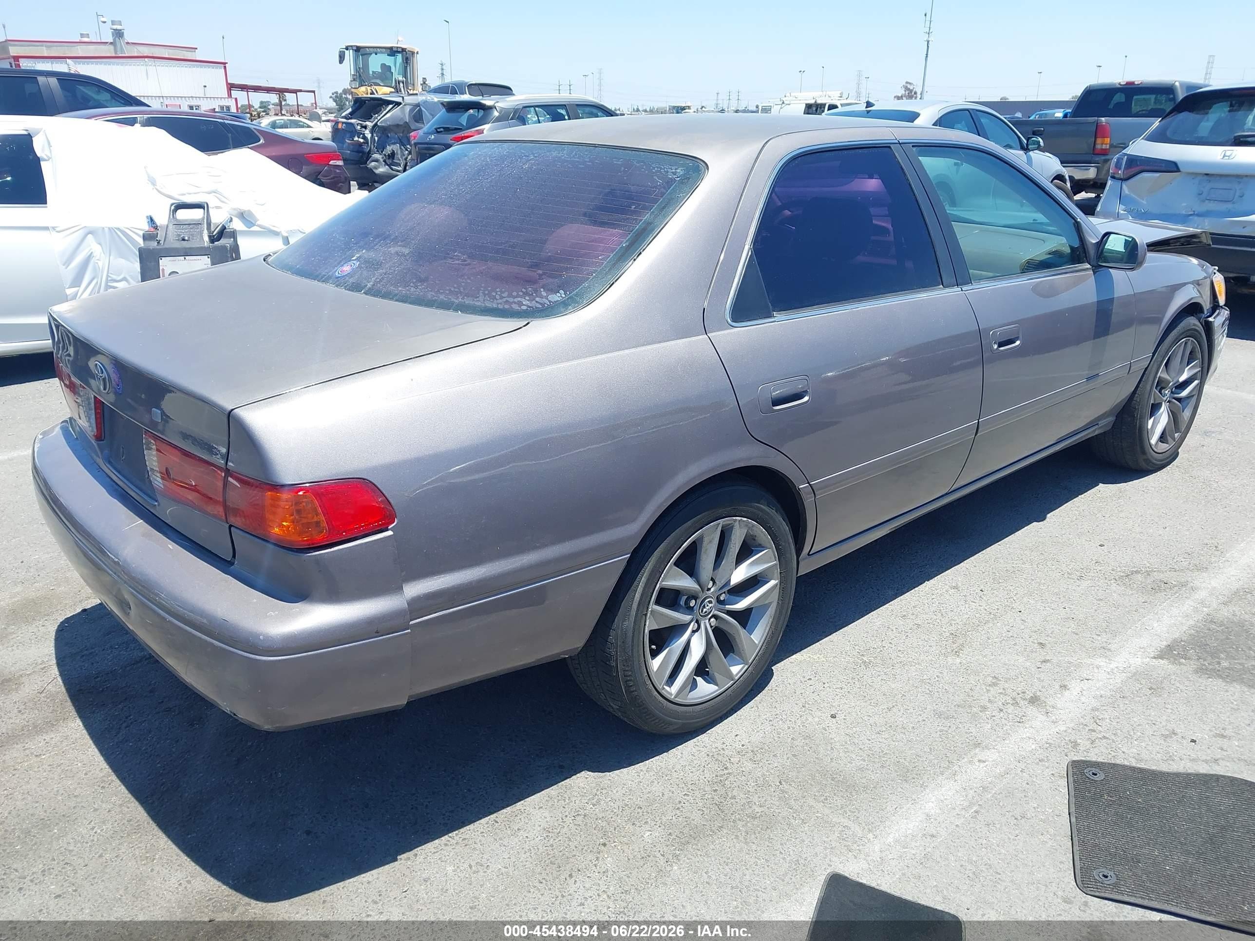 2000 Toyota Camry Le Серый vin: JT2BG22K7Y0515712