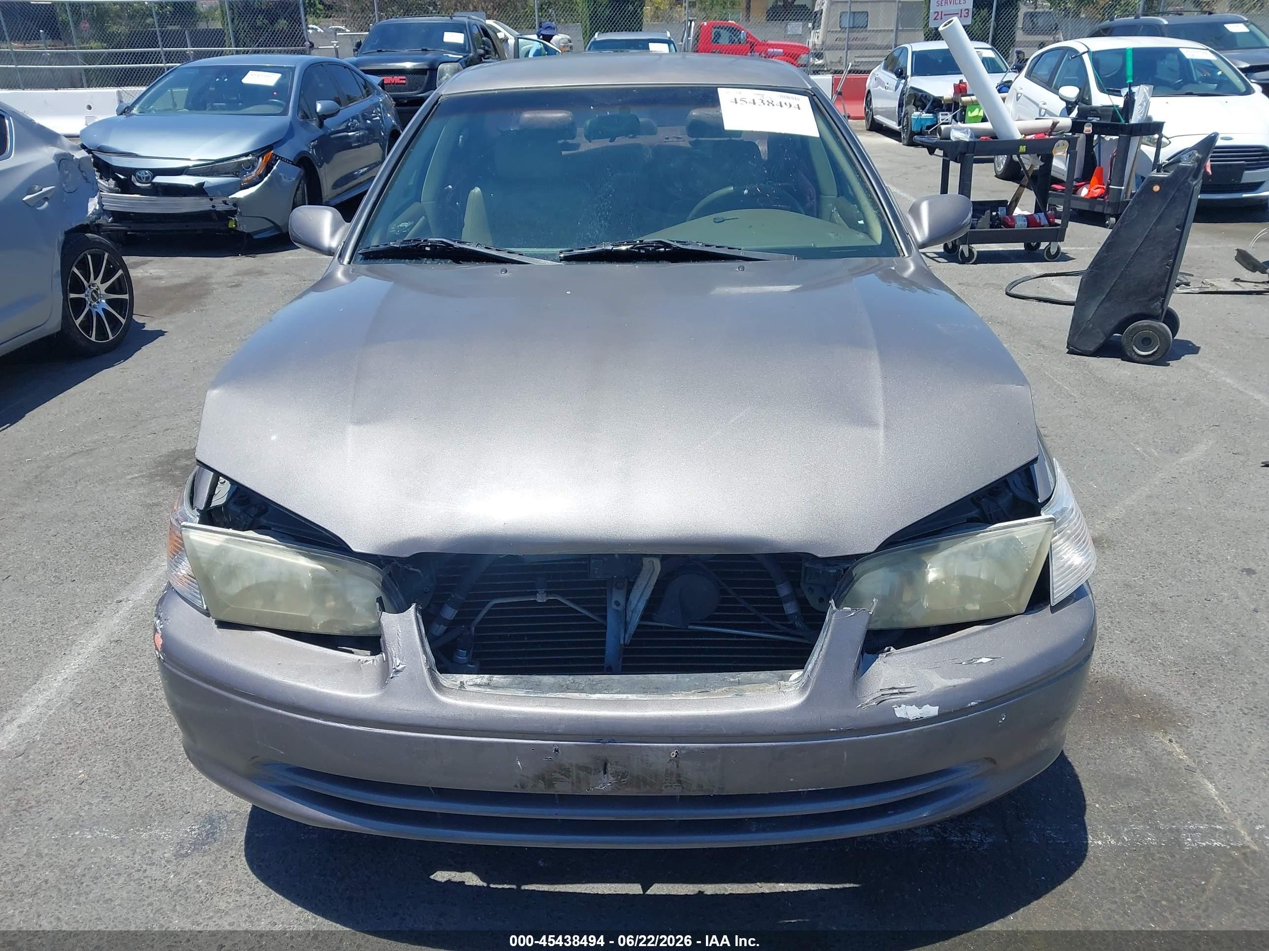 2000 Toyota Camry Le Серый vin: JT2BG22K7Y0515712