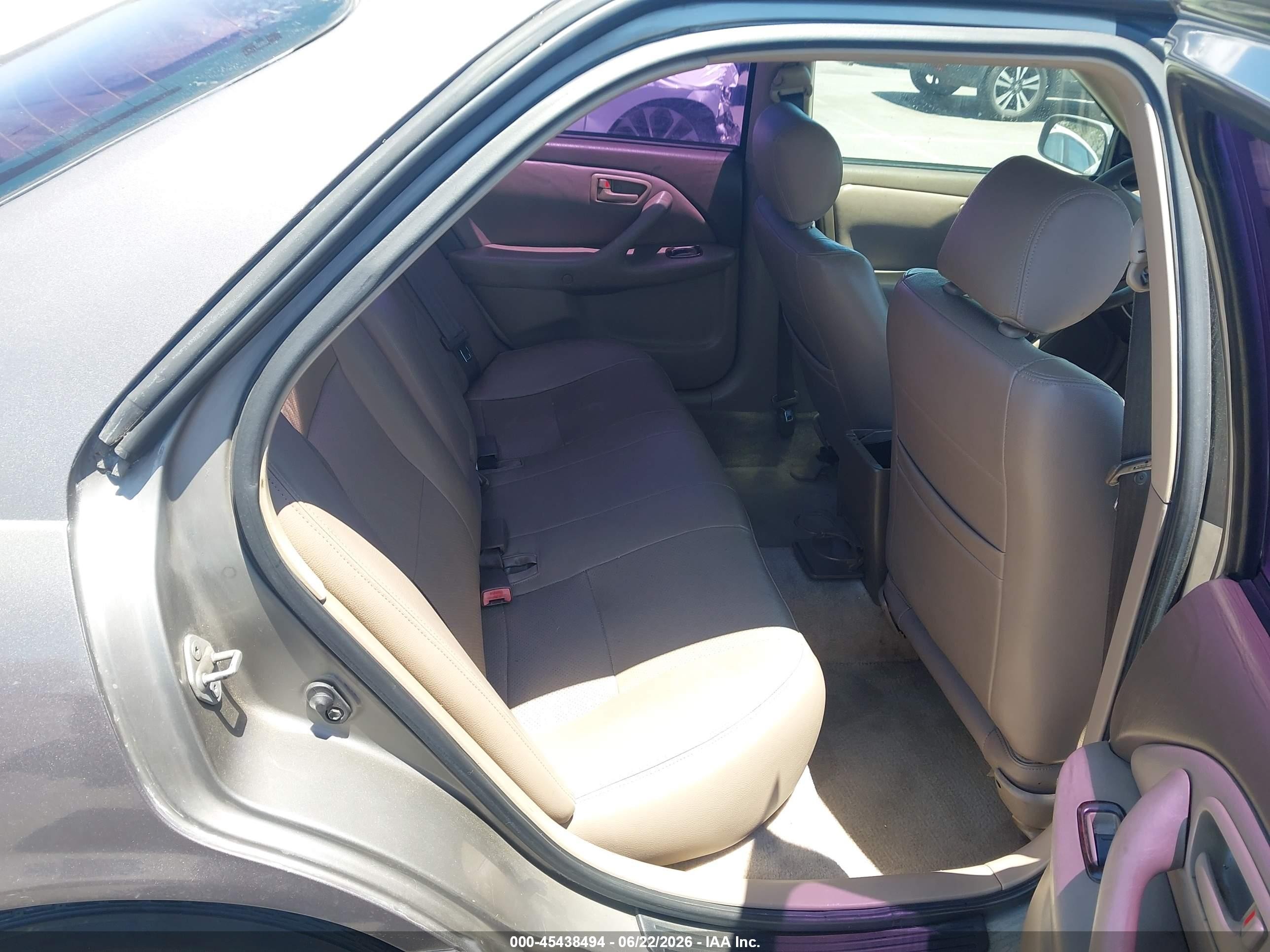 2000 Toyota Camry Le Серый vin: JT2BG22K7Y0515712
