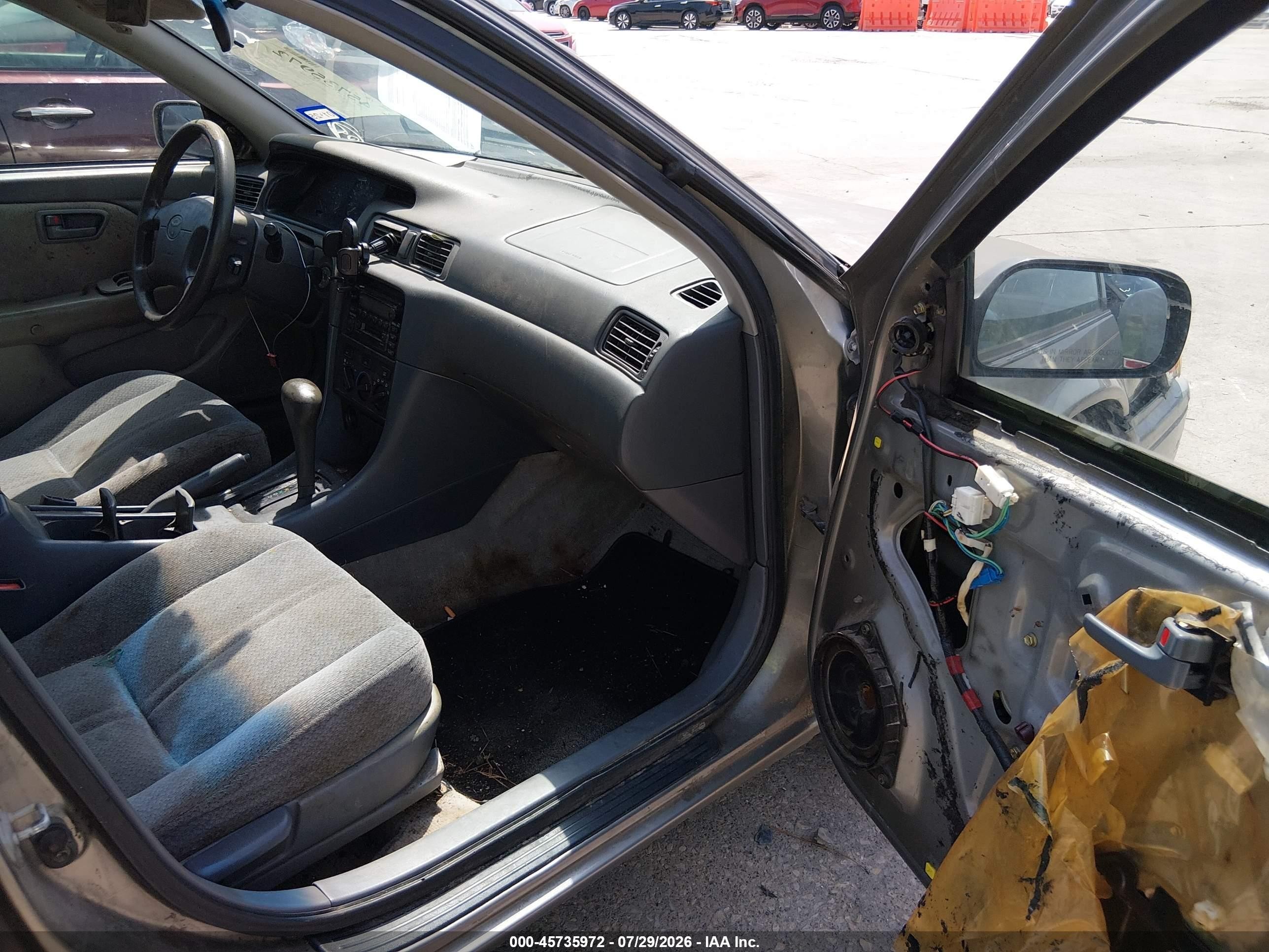 2000 Toyota Camry Le Brown vin: JT2BG22K7Y0524796