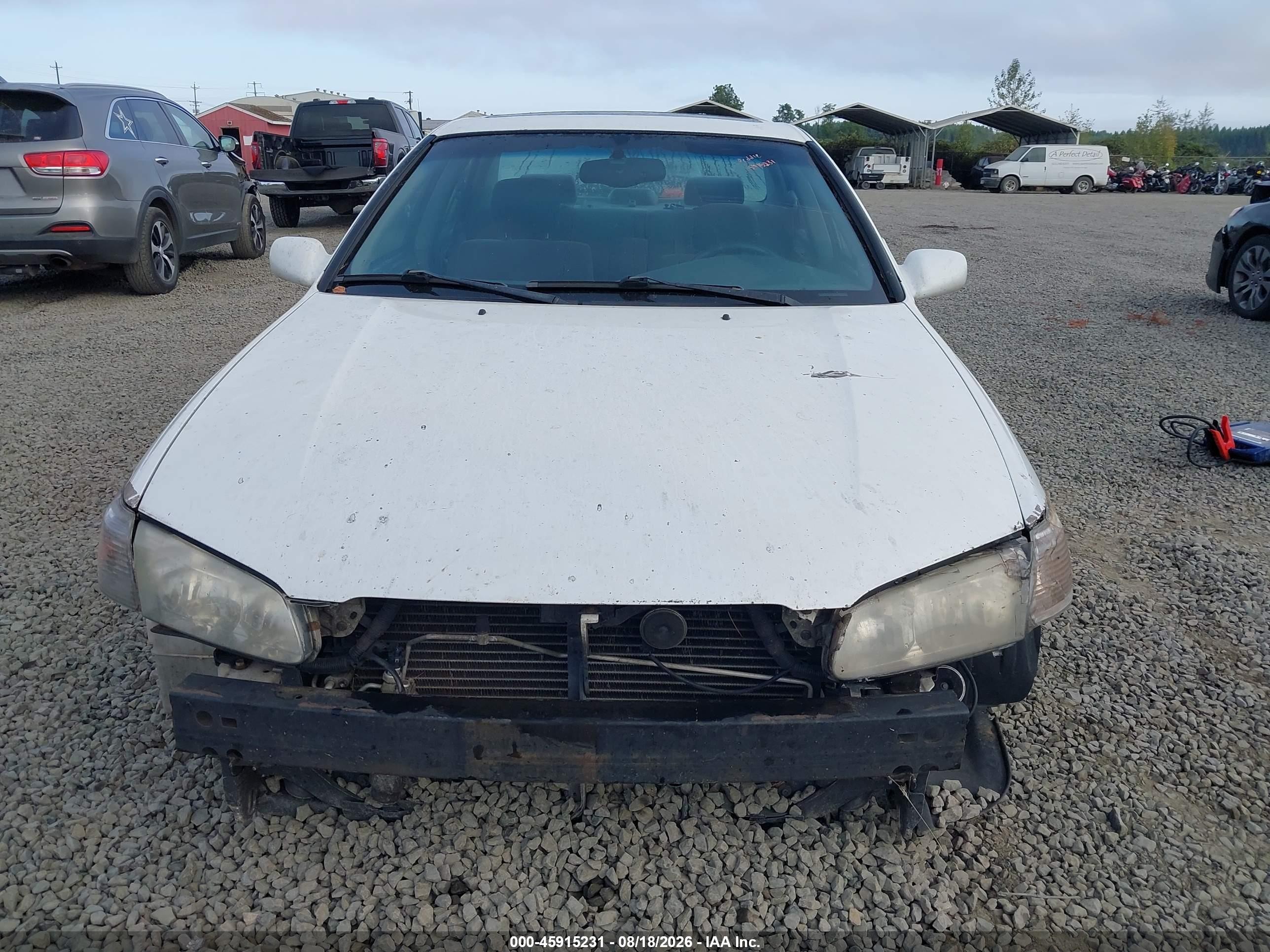 2001 Toyota Camry Le White vin: JT2BG22K810557389