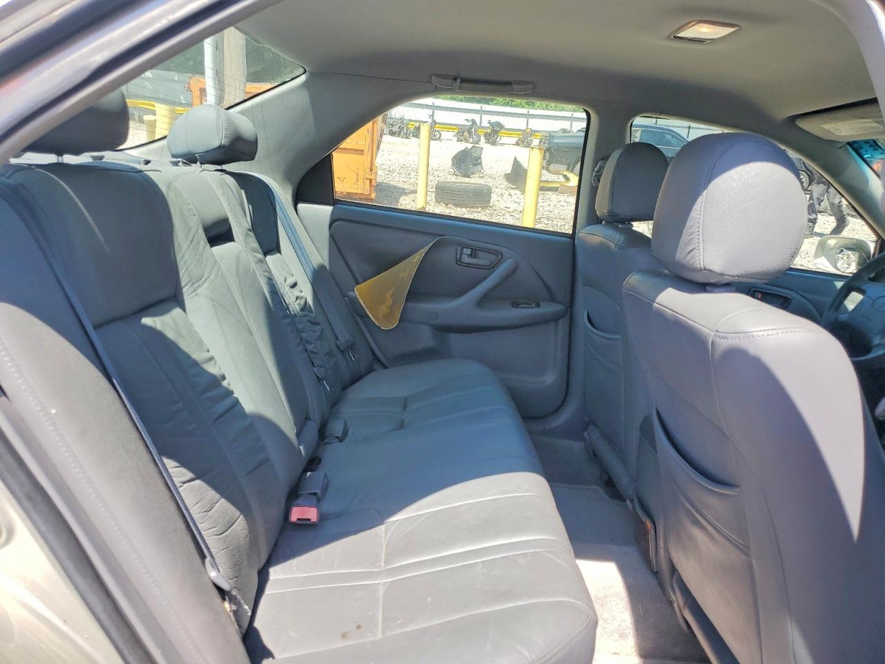 2001 Toyota Camry Le Silver vin: JT2BG22K810566707