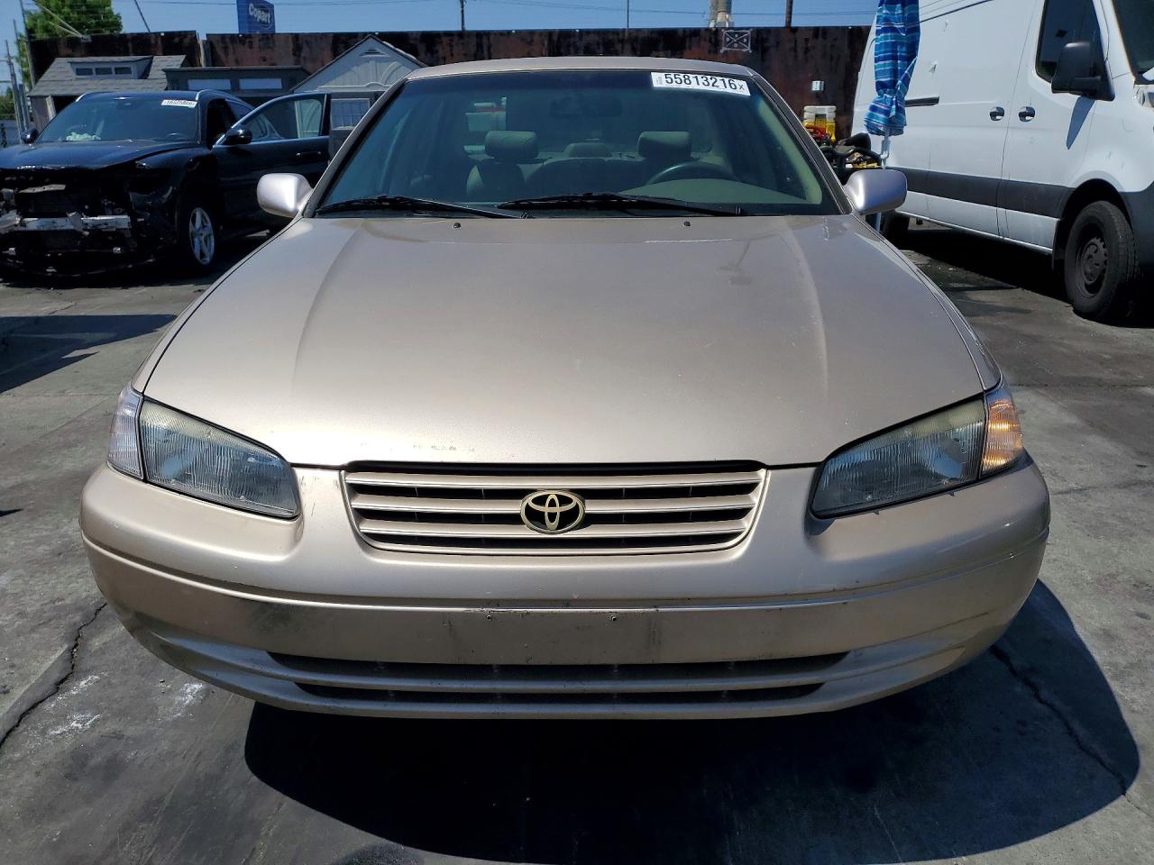 1997 Toyota Camry Le Beige vin: JT2BG22K8V0049252