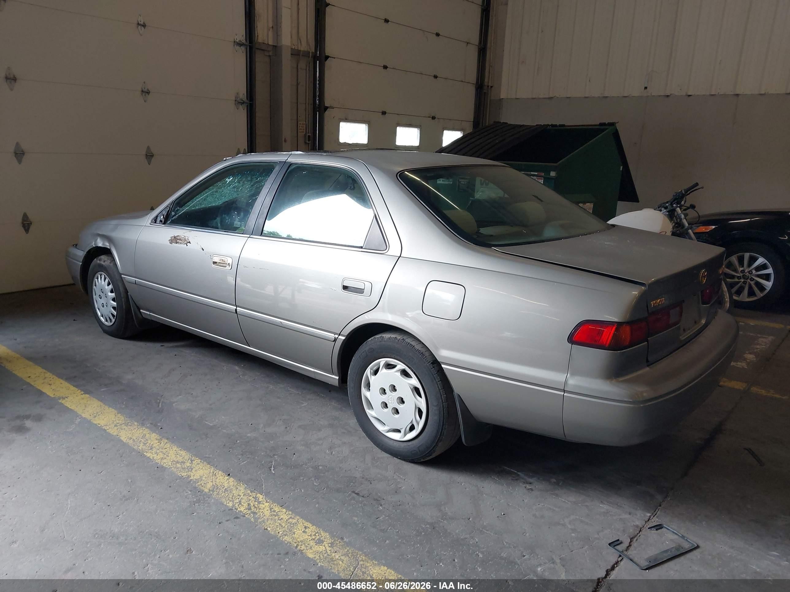 1997 Toyota Camry Le Beige vin: JT2BG22K8V0090819