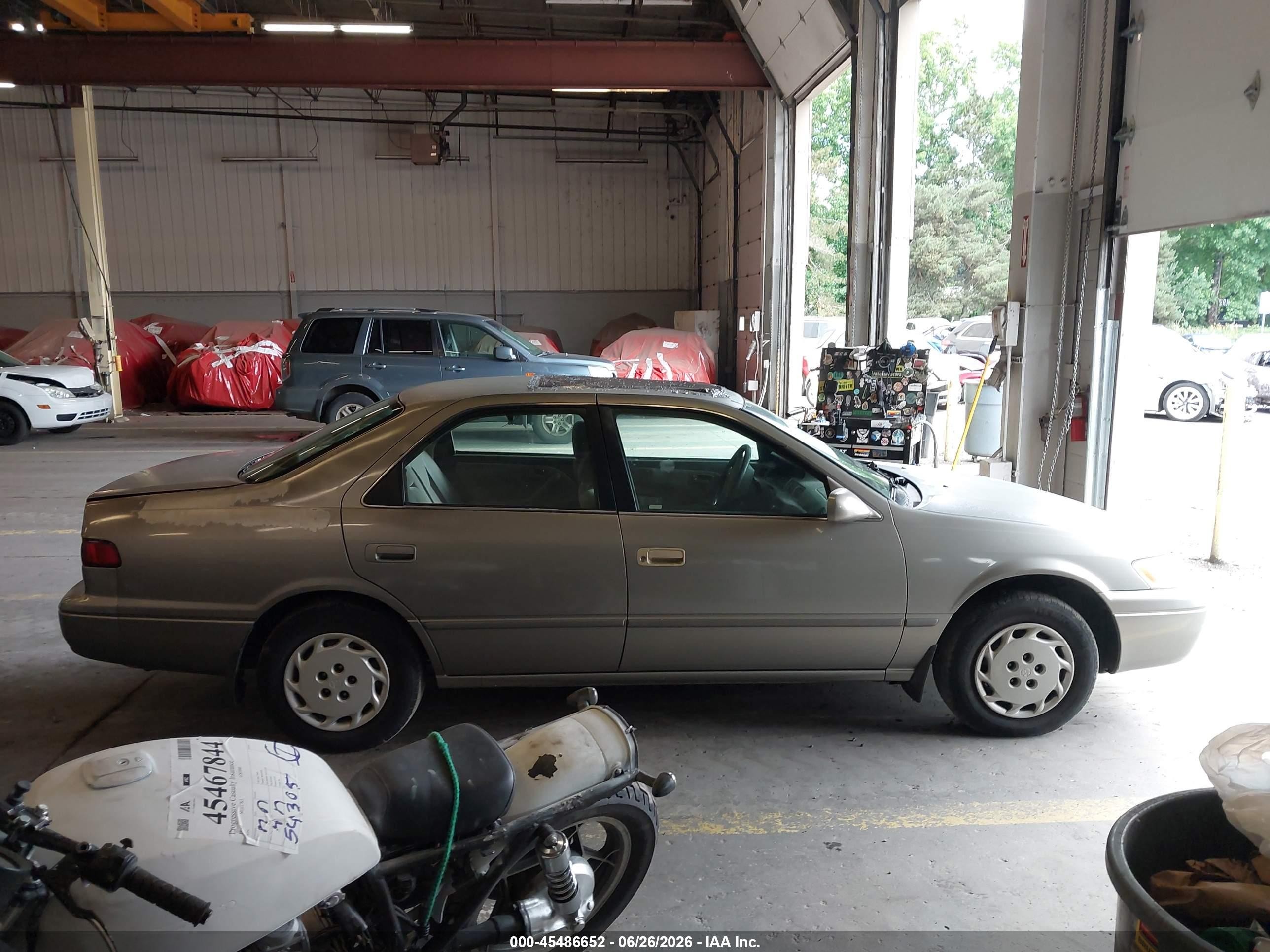 1997 Toyota Camry Le Beige vin: JT2BG22K8V0090819