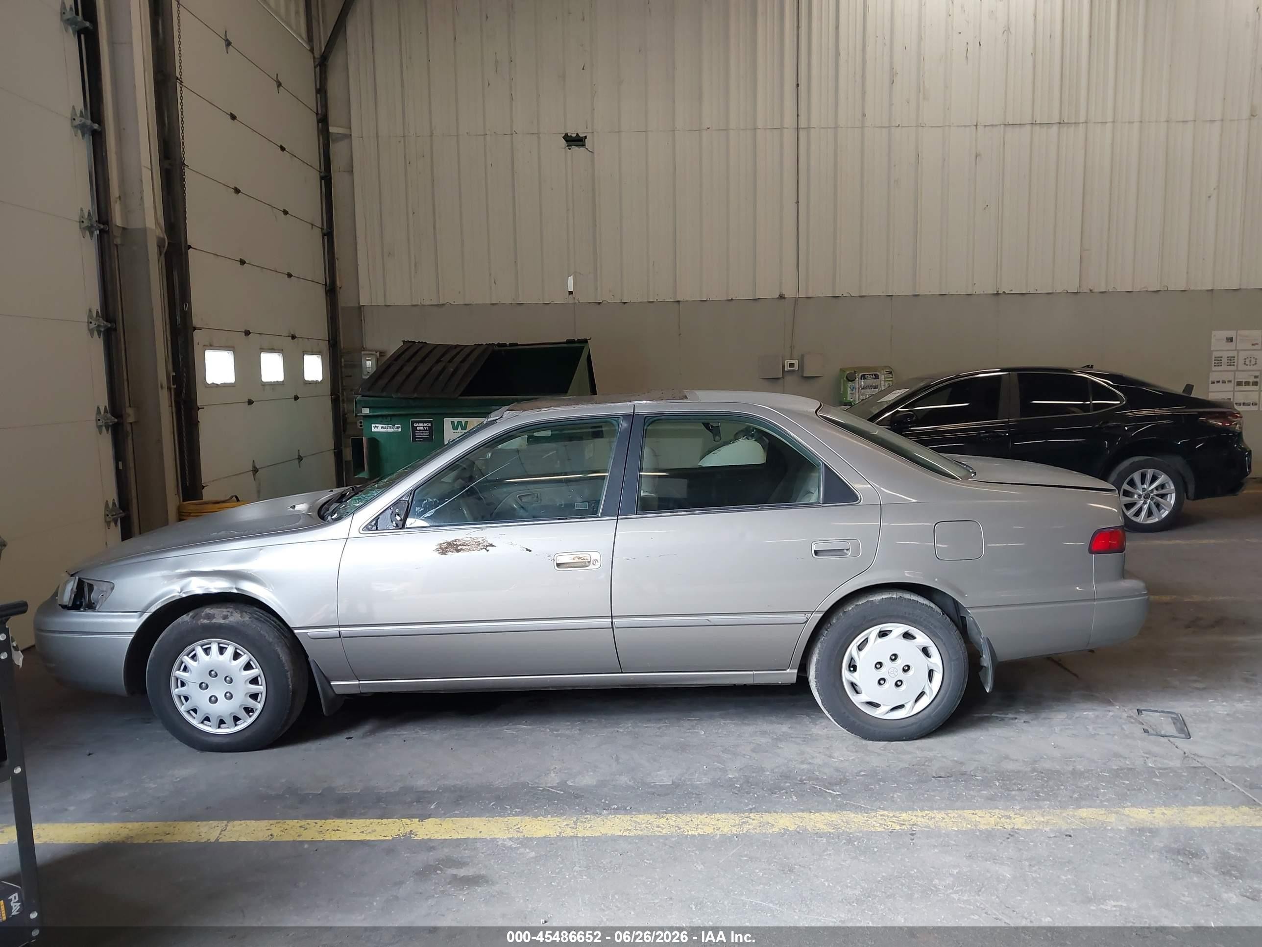1997 Toyota Camry Le Beige vin: JT2BG22K8V0090819