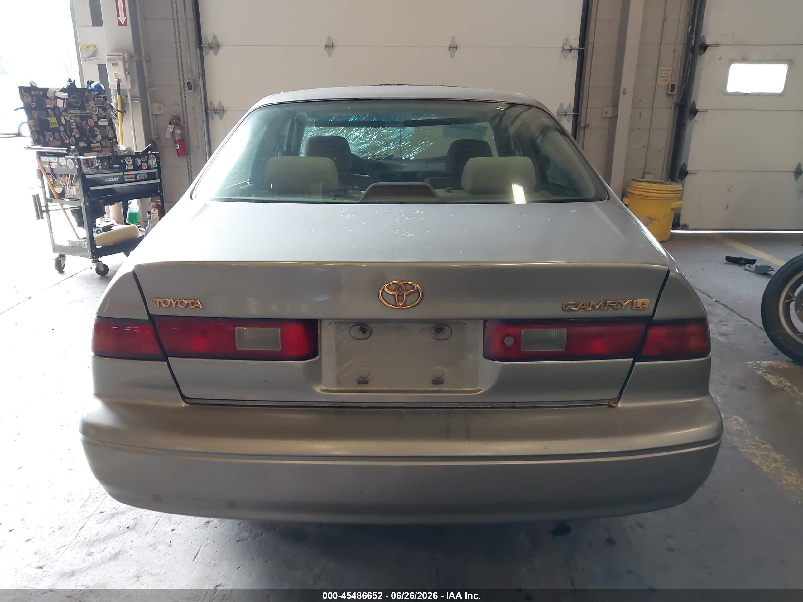 1997 Toyota Camry Le Beige vin: JT2BG22K8V0090819